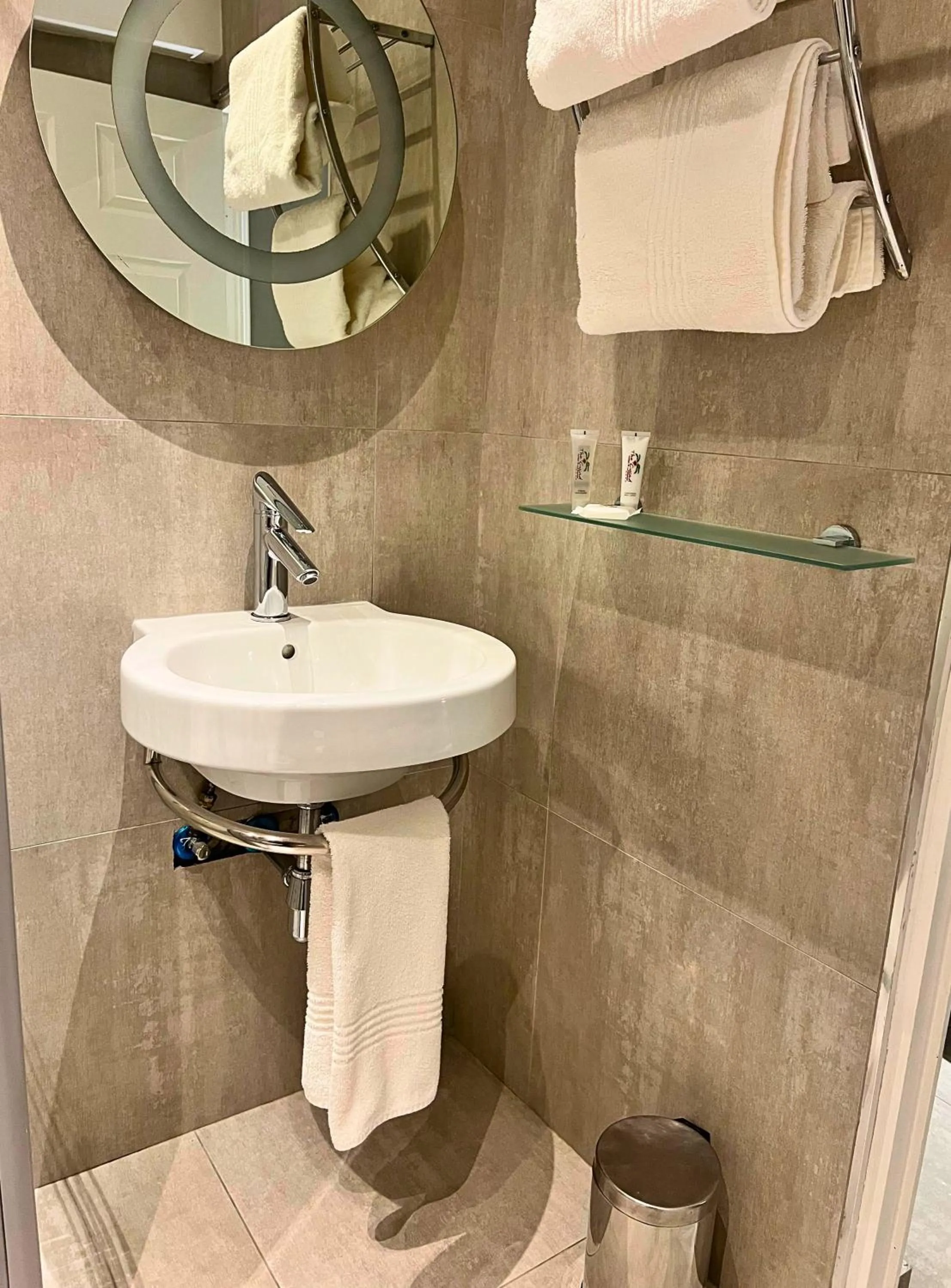 Bathroom in The Cycad Lodge & Chalets