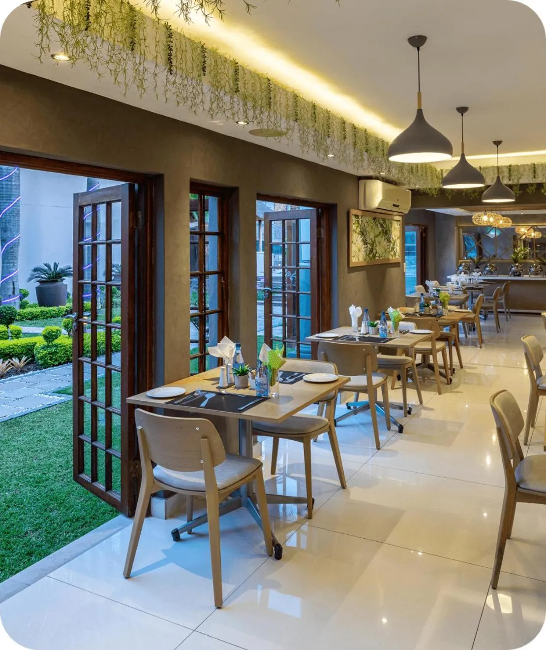 Restaurant/places to eat in The Cycad Lodge & Chalets