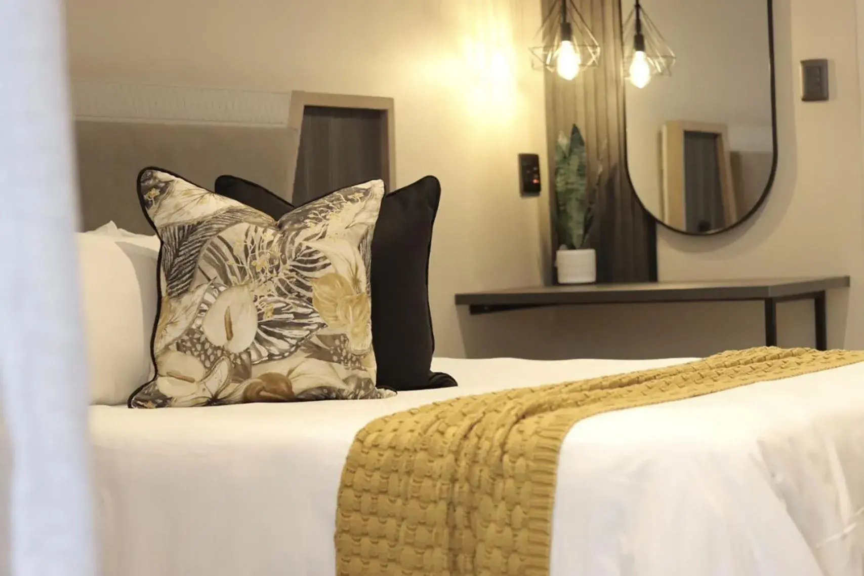 Deluxe King Room in The Cycad Lodge & Chalets Deluxe King Room in The Cycad Lodge & Chalets