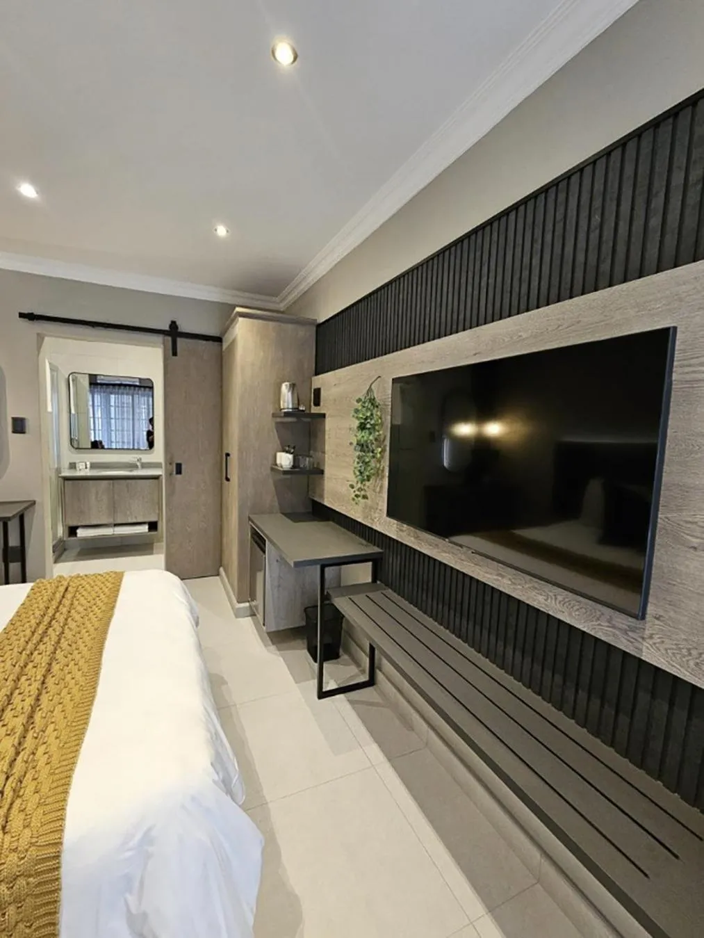 TV and multimedia, Bed in The Cycad Lodge & Chalets