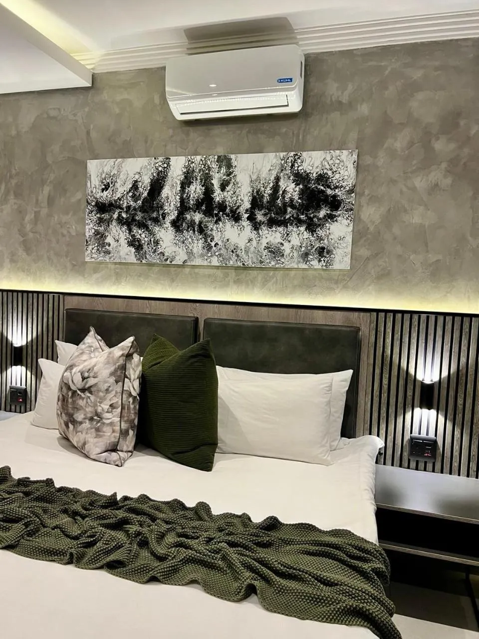 Bed in The Cycad Lodge & Chalets