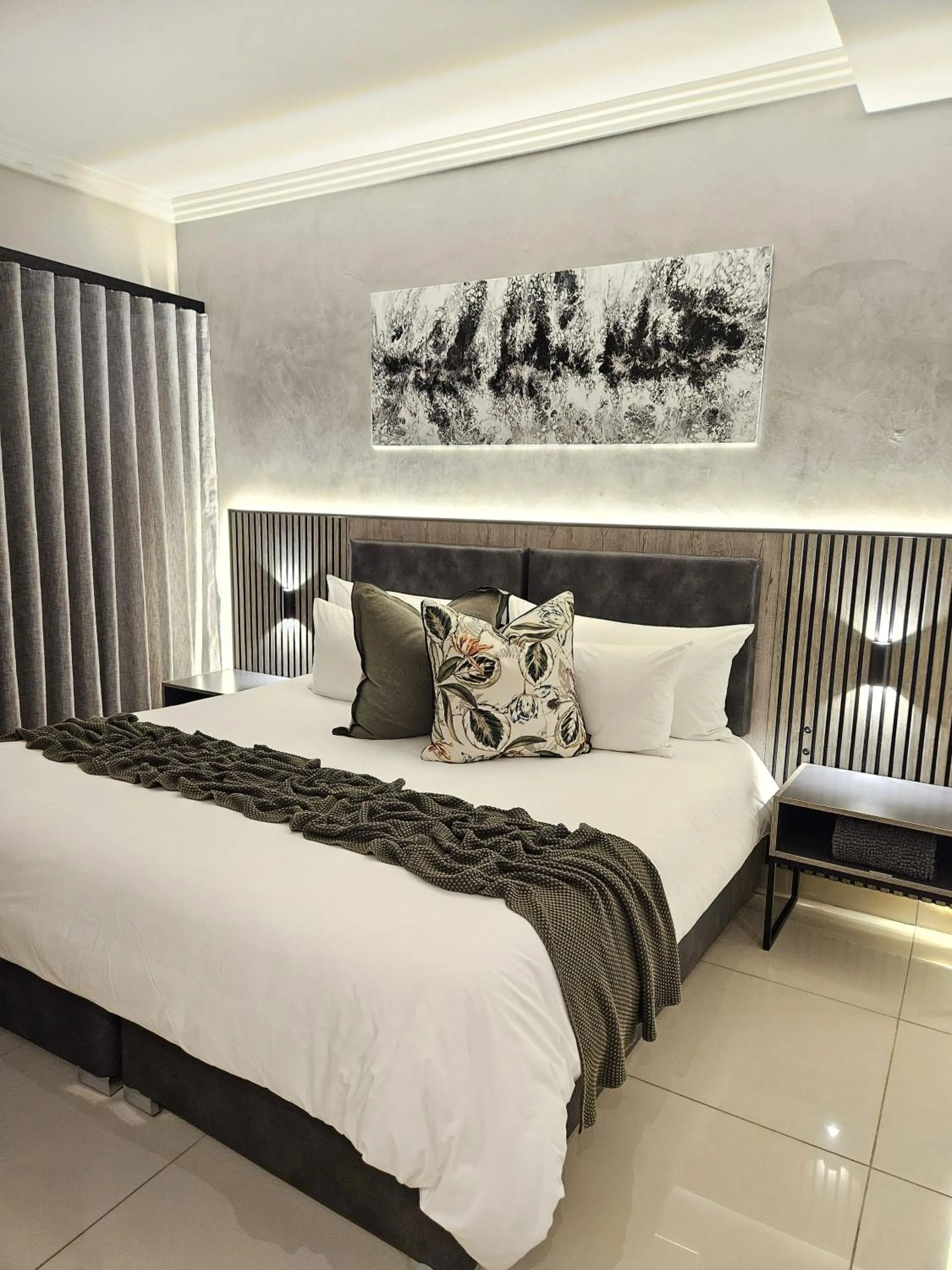 Bed in The Cycad Lodge & Chalets