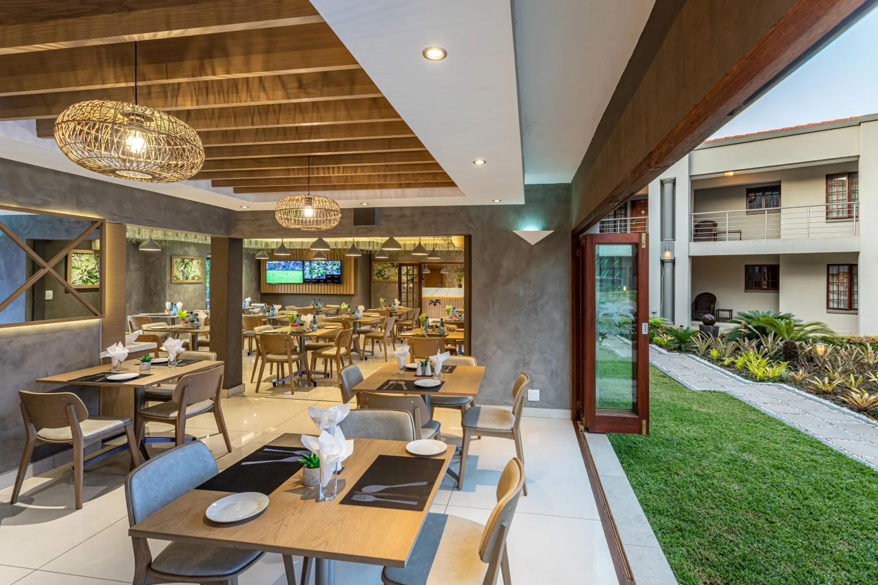 Restaurant/places to eat in The Cycad Lodge & Chalets