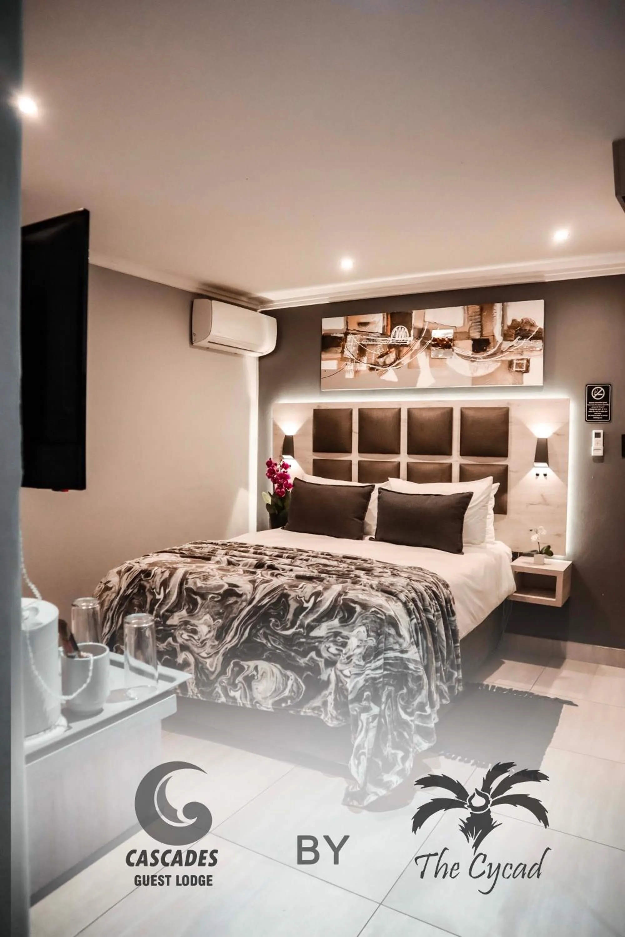 Bed in The Cycad Lodge & Chalets