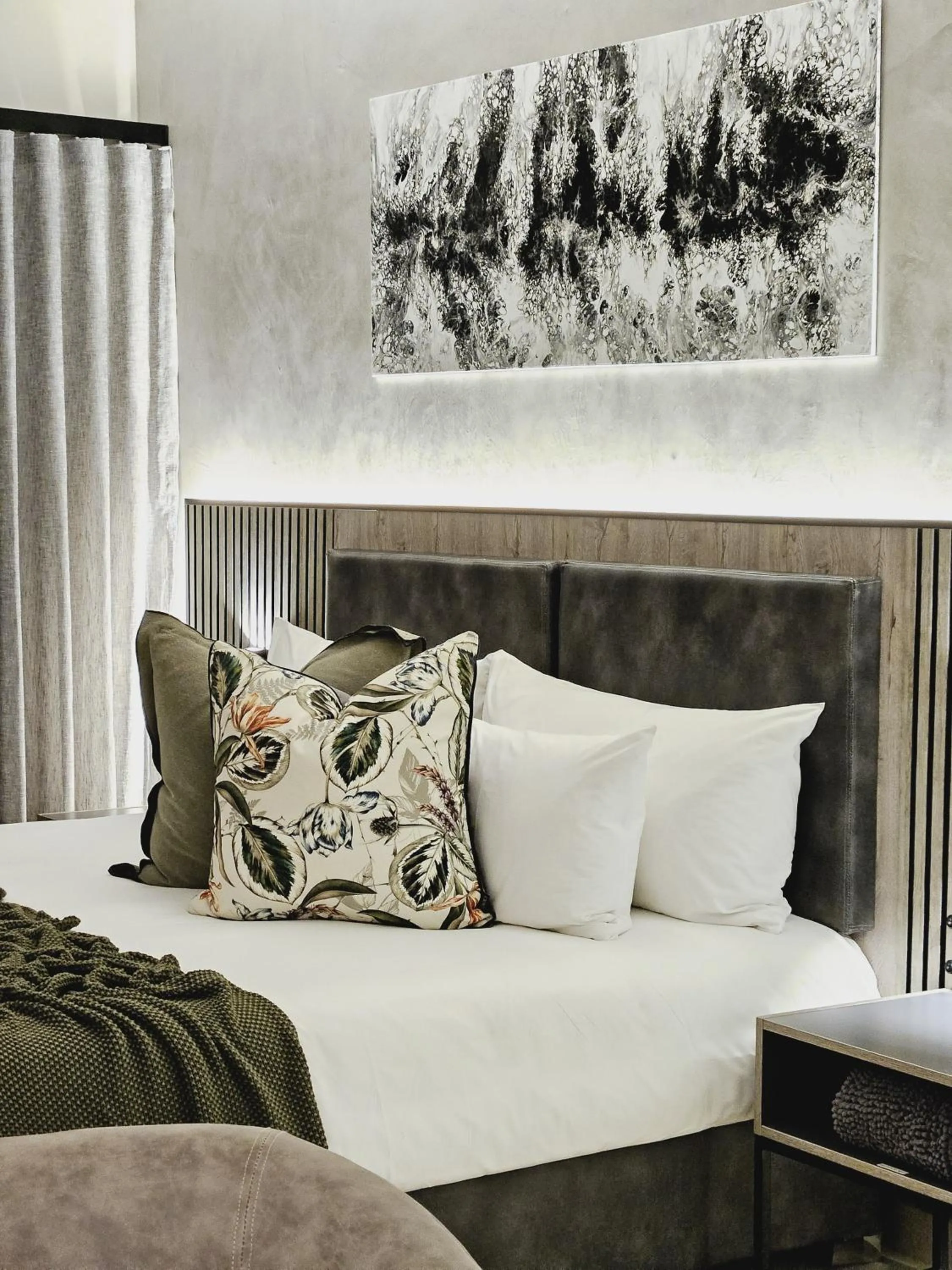 Bed in The Cycad Lodge & Chalets