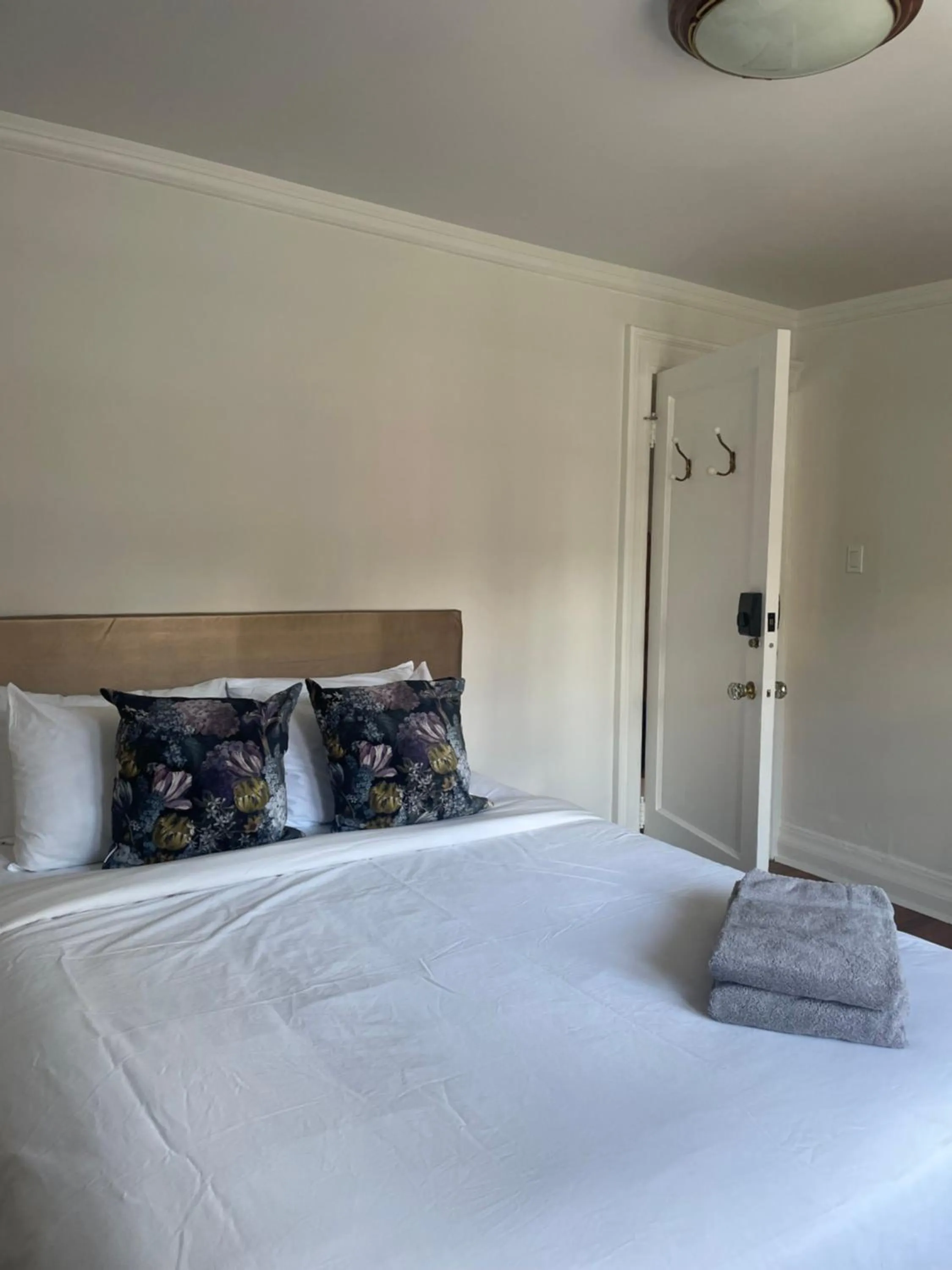 Bedroom, Bed in The Ambassador