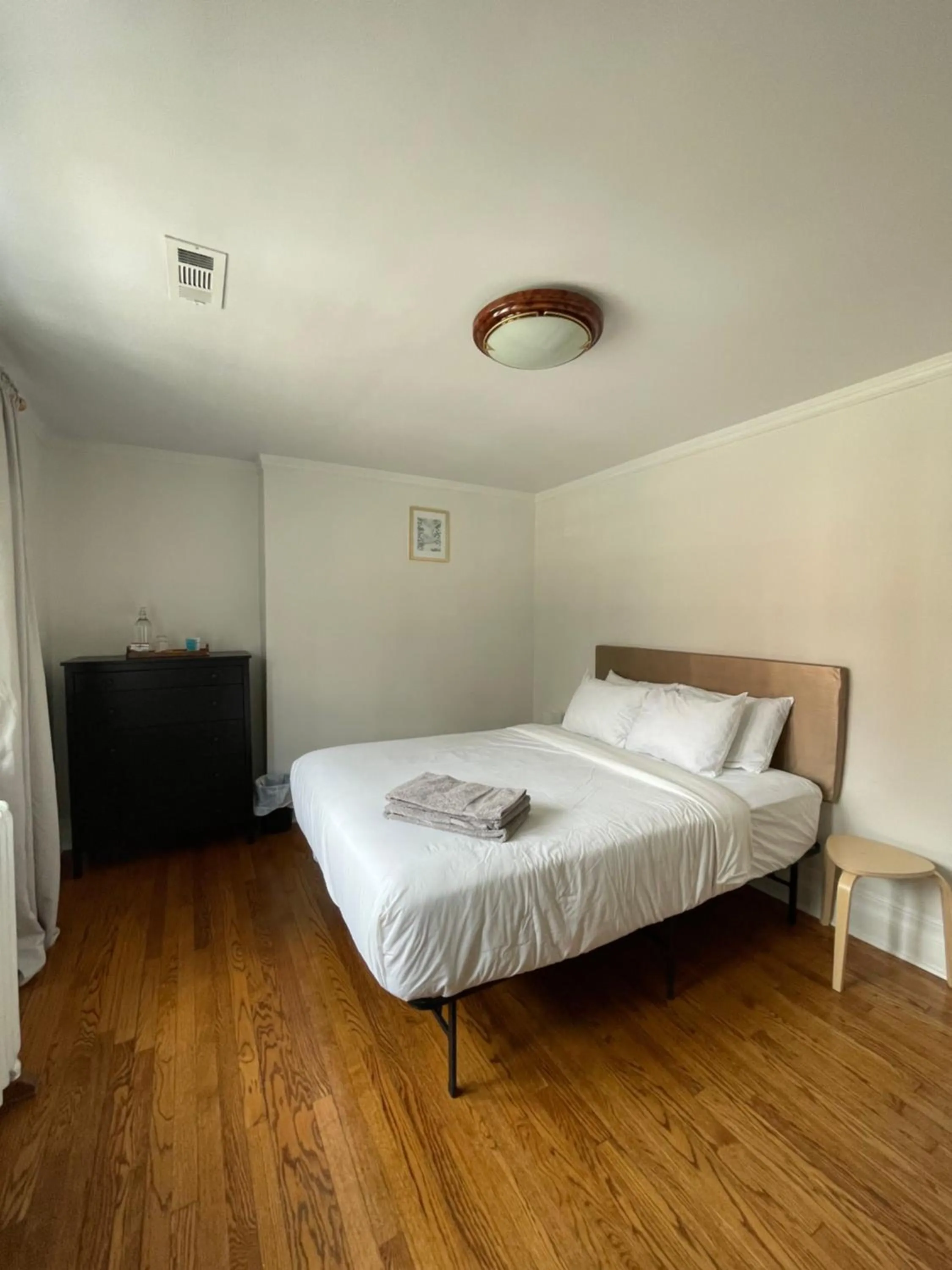 Photo of the whole room, Bed in The Ambassador