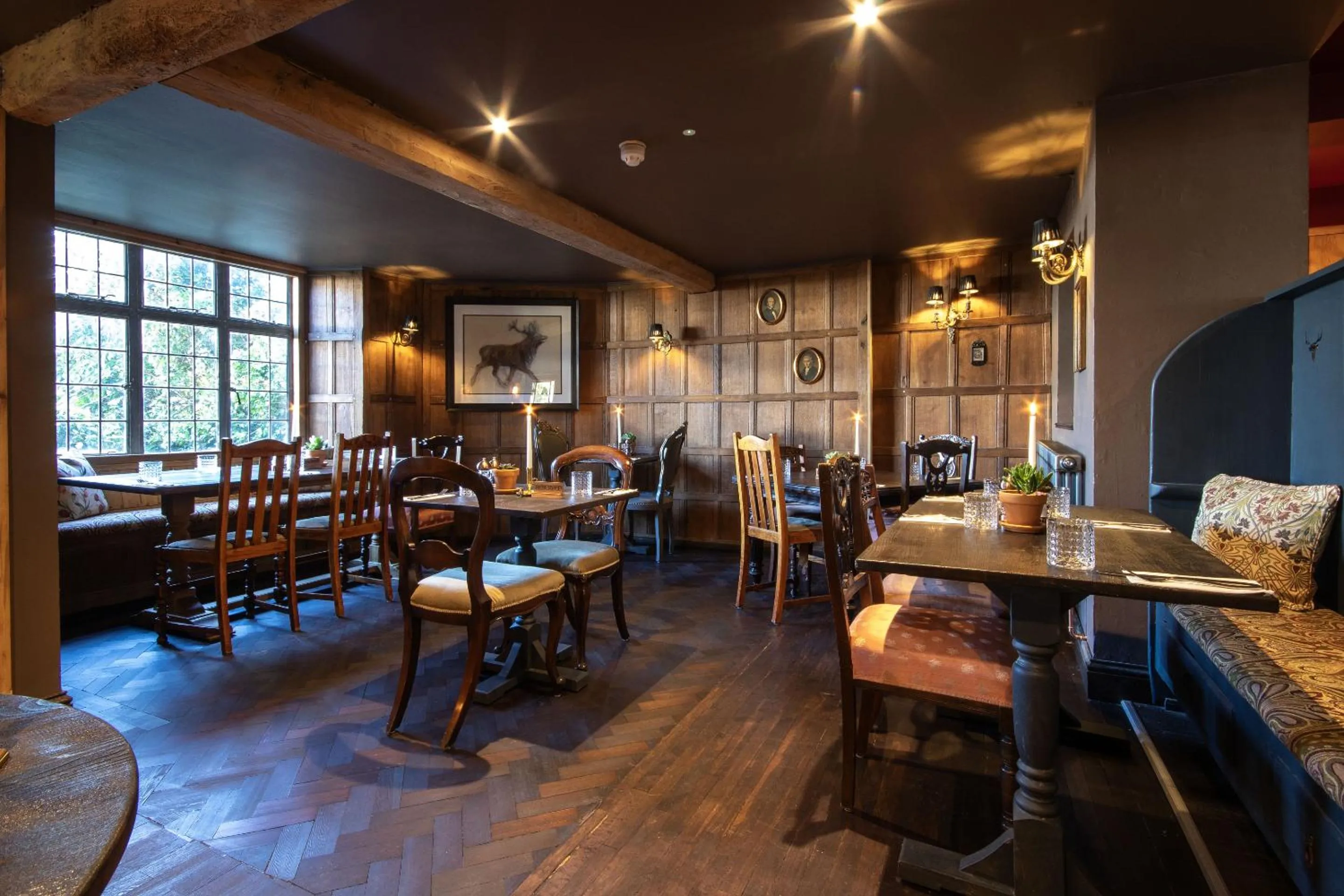 Dining area in The White Hart, Wroughton