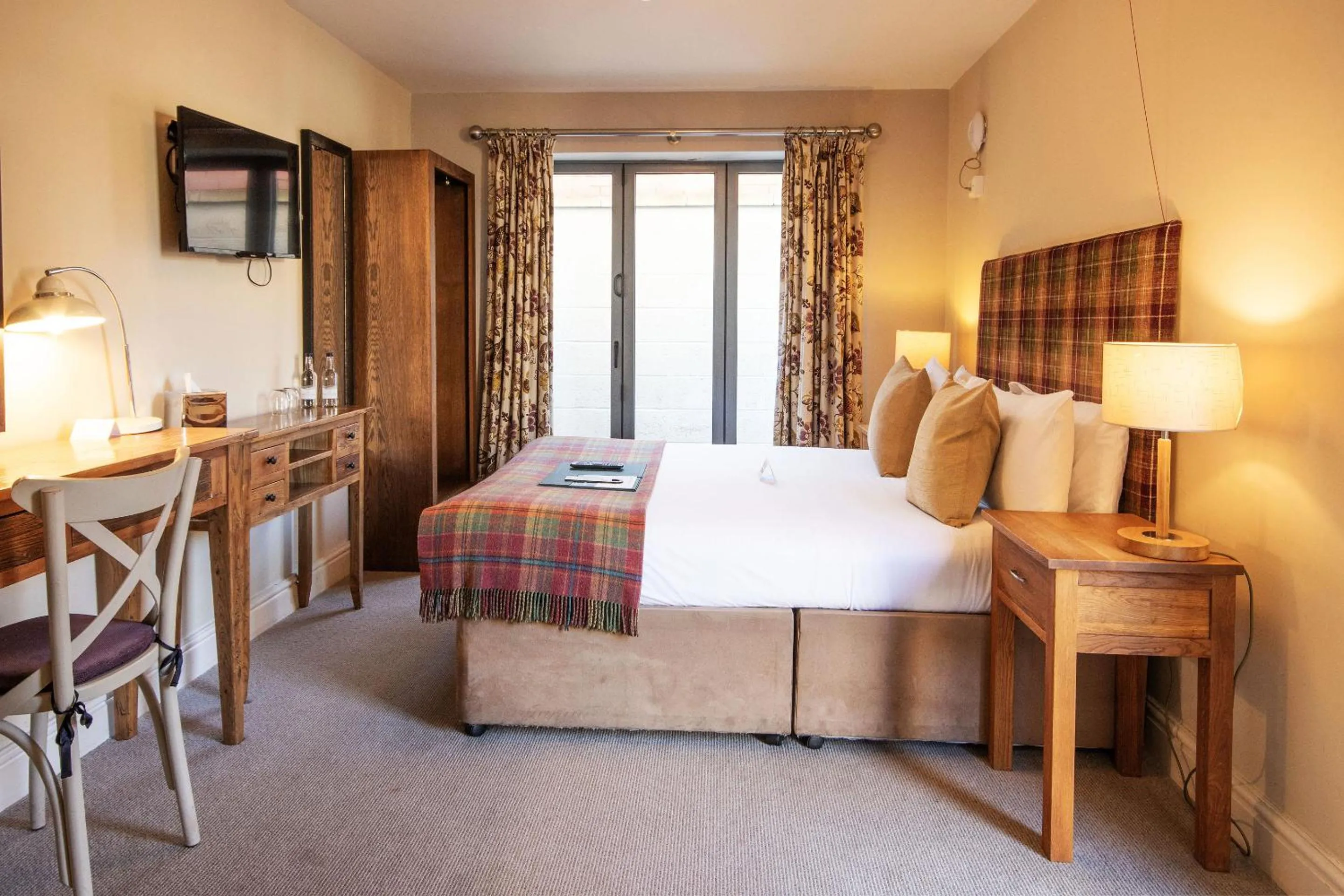 Bedroom, Bed in The White Hart, Wroughton