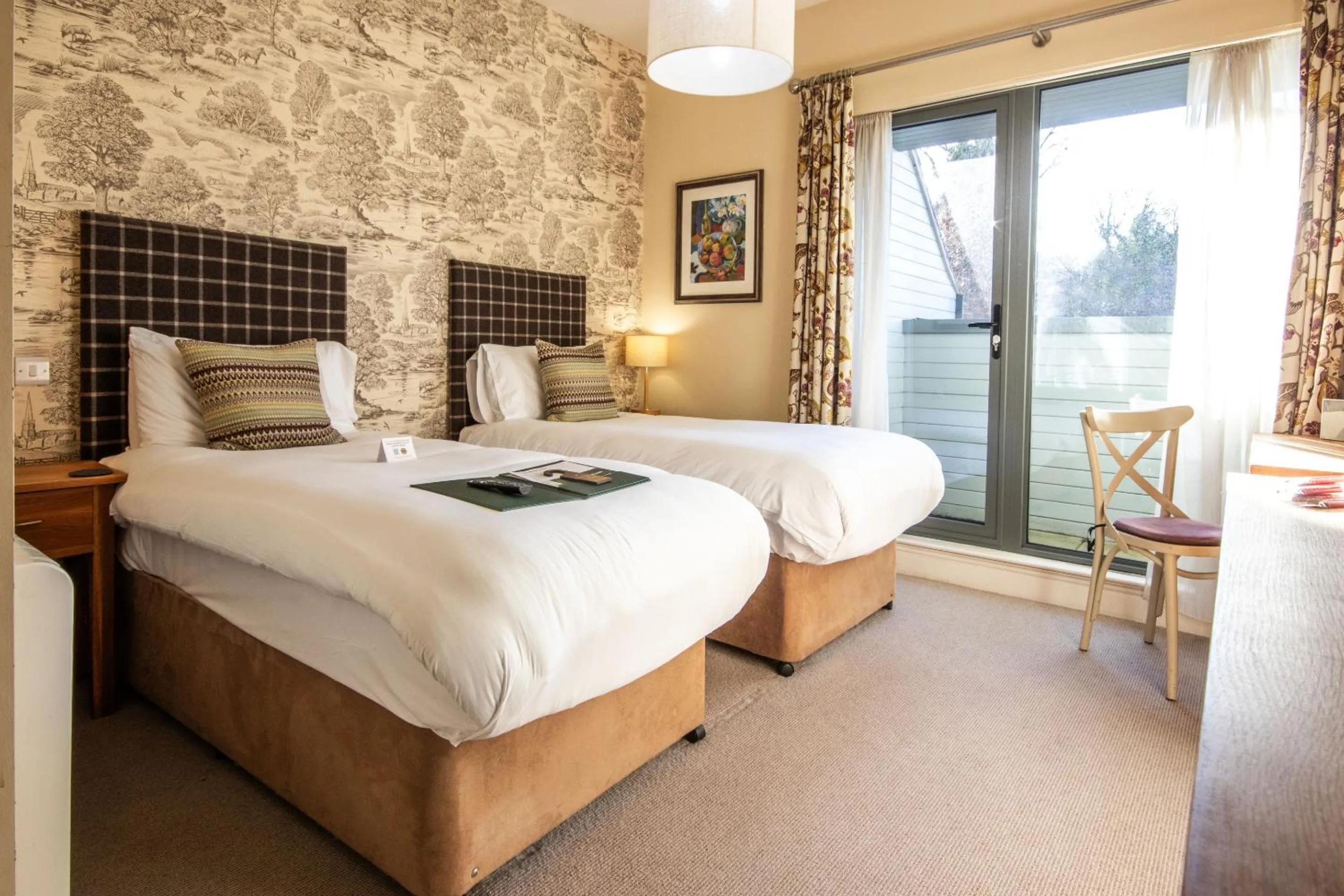 Bedroom, Bed in The White Hart, Wroughton