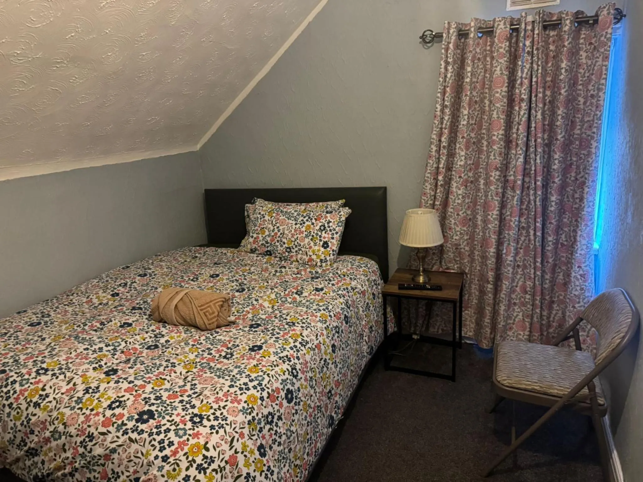 Bed in Woodville Lodge Leeds by OYO