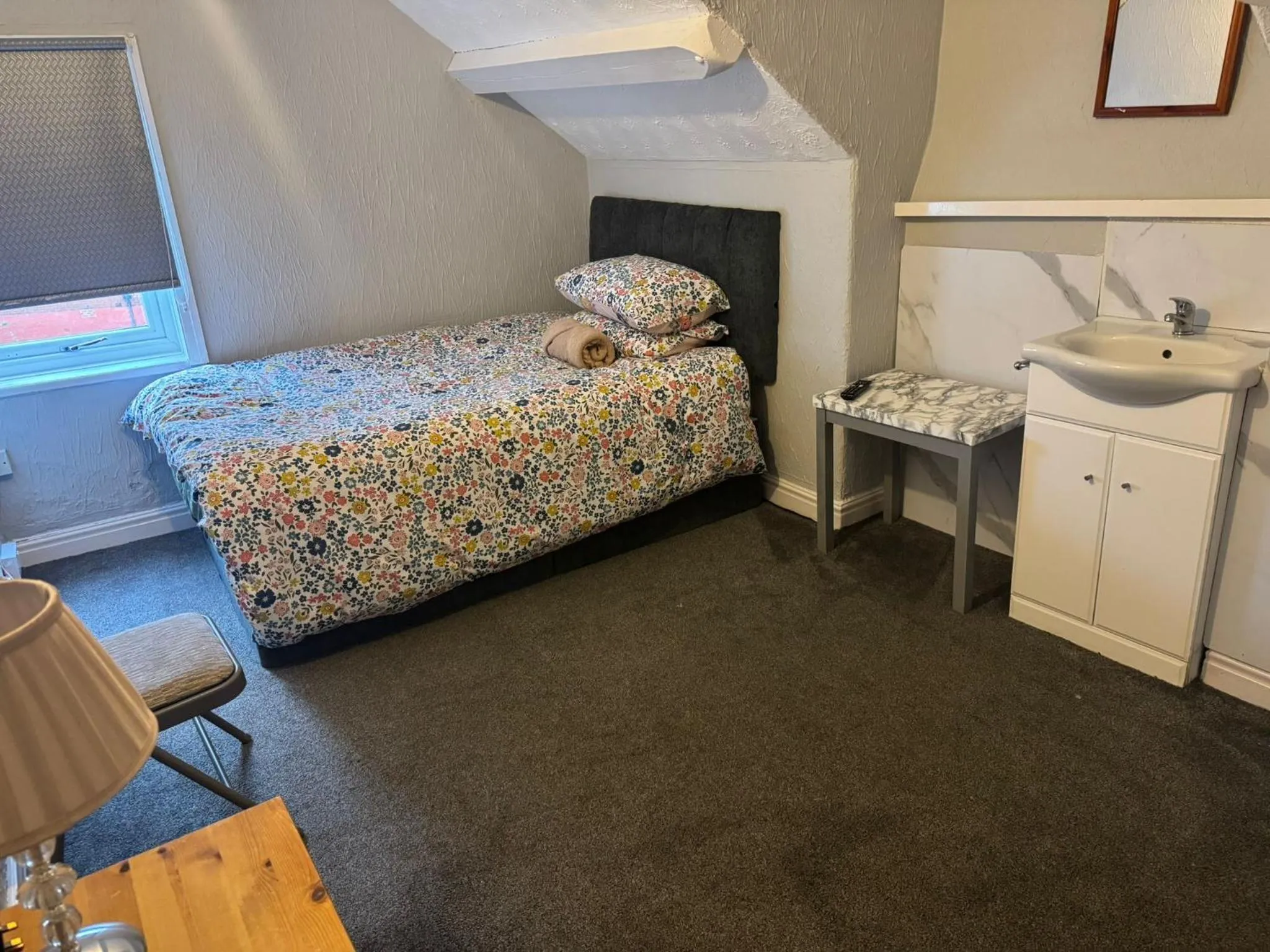 Photo of the whole room, Bed in Woodville Lodge Leeds by OYO