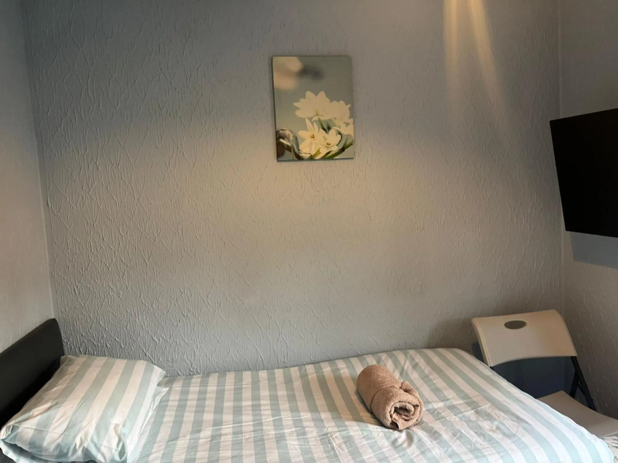 Bed in Woodville Lodge Leeds by OYO