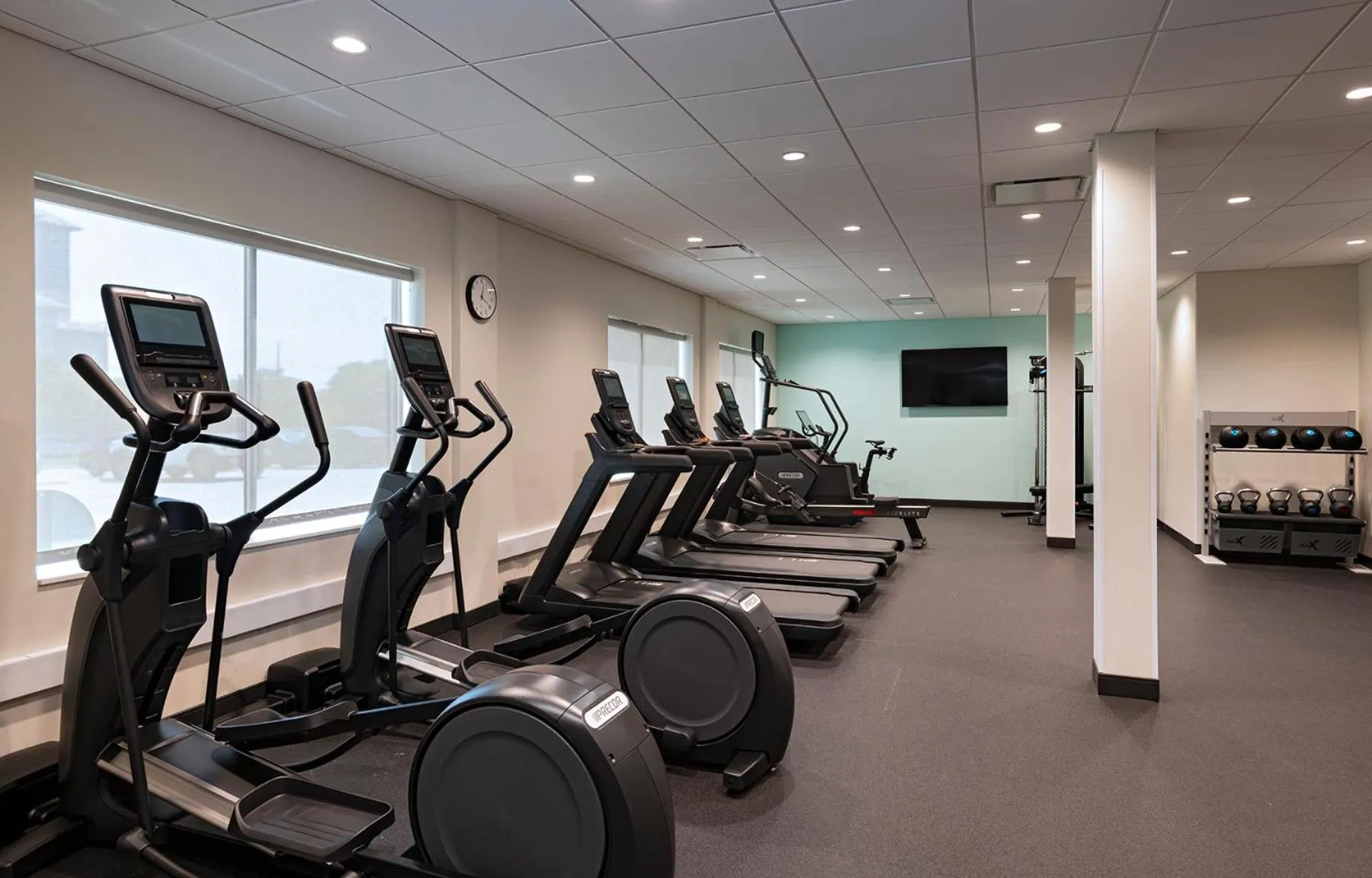 Fitness centre/facilities in Tru By Hilton Irving Dfw South