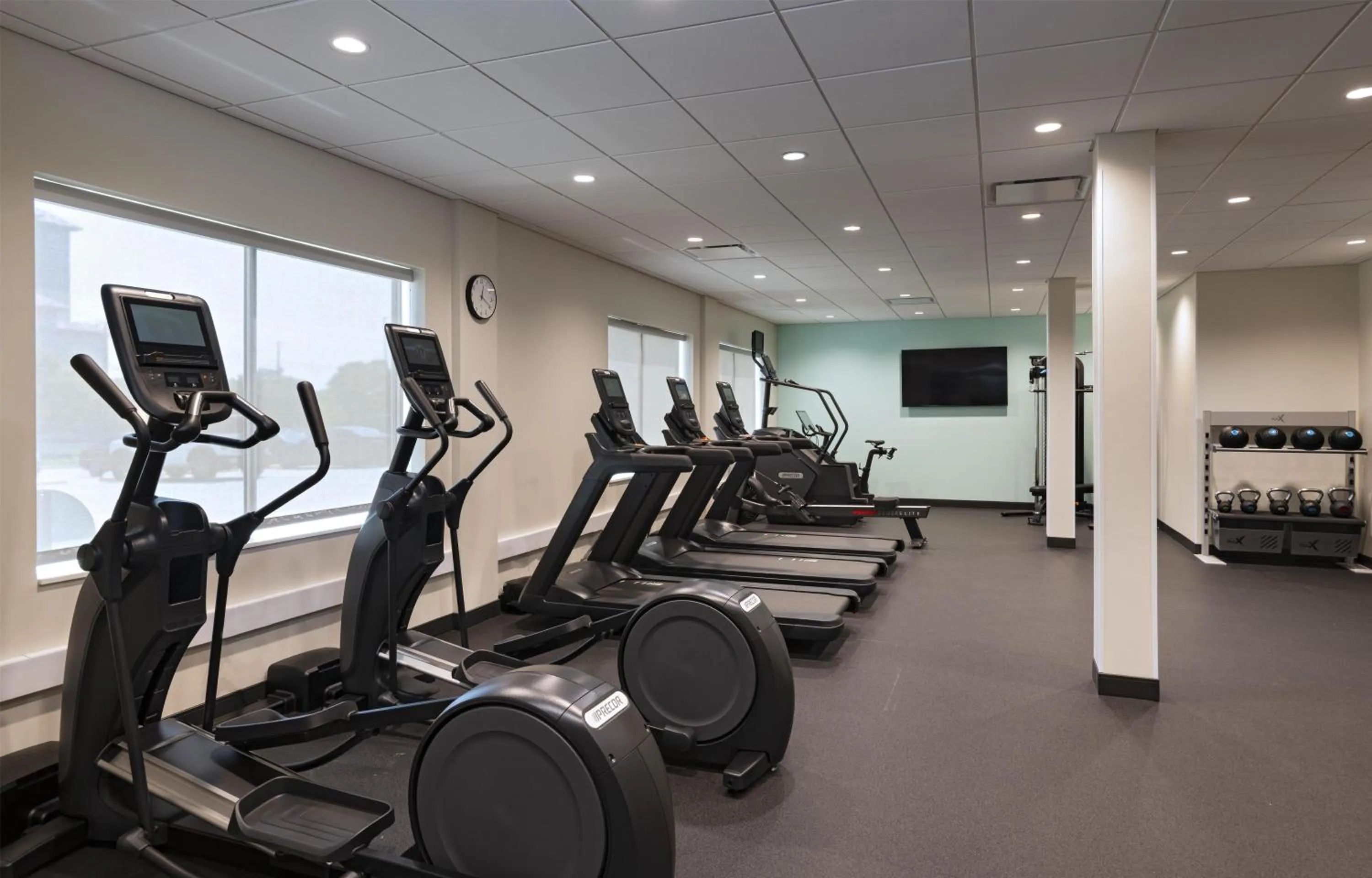 Fitness centre/facilities in Tru By Hilton Irving Dfw South