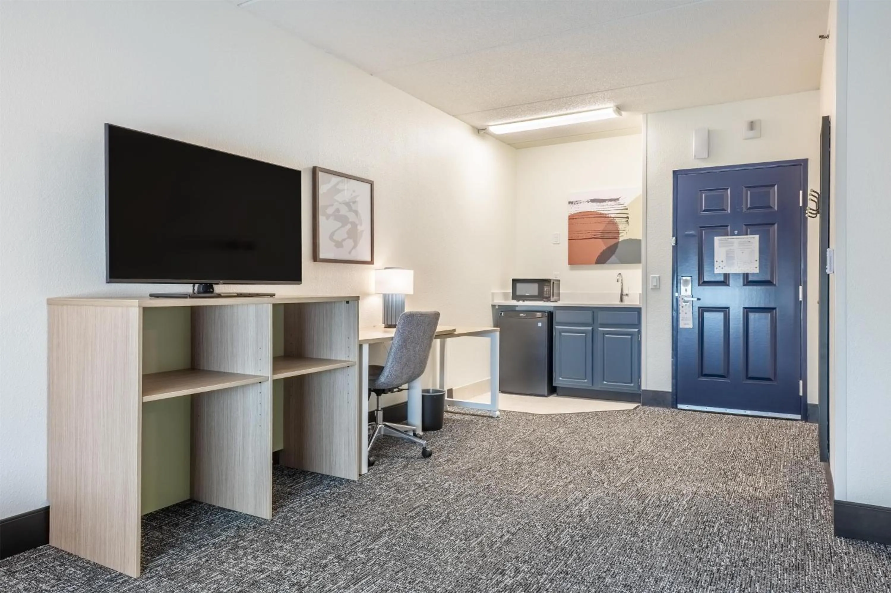 Photo of the whole room in Spark By Hilton Madison Central