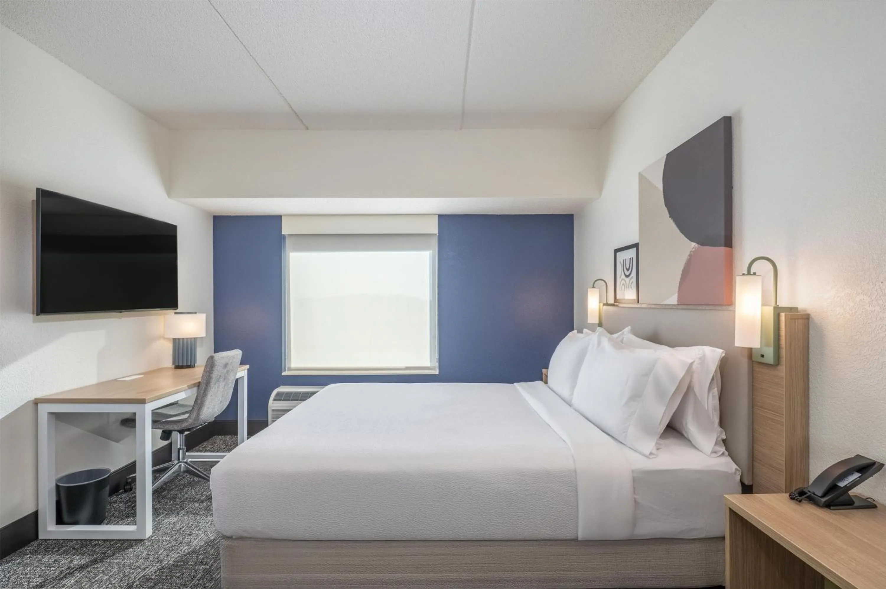 Bedroom, Bed in Spark By Hilton Madison Central