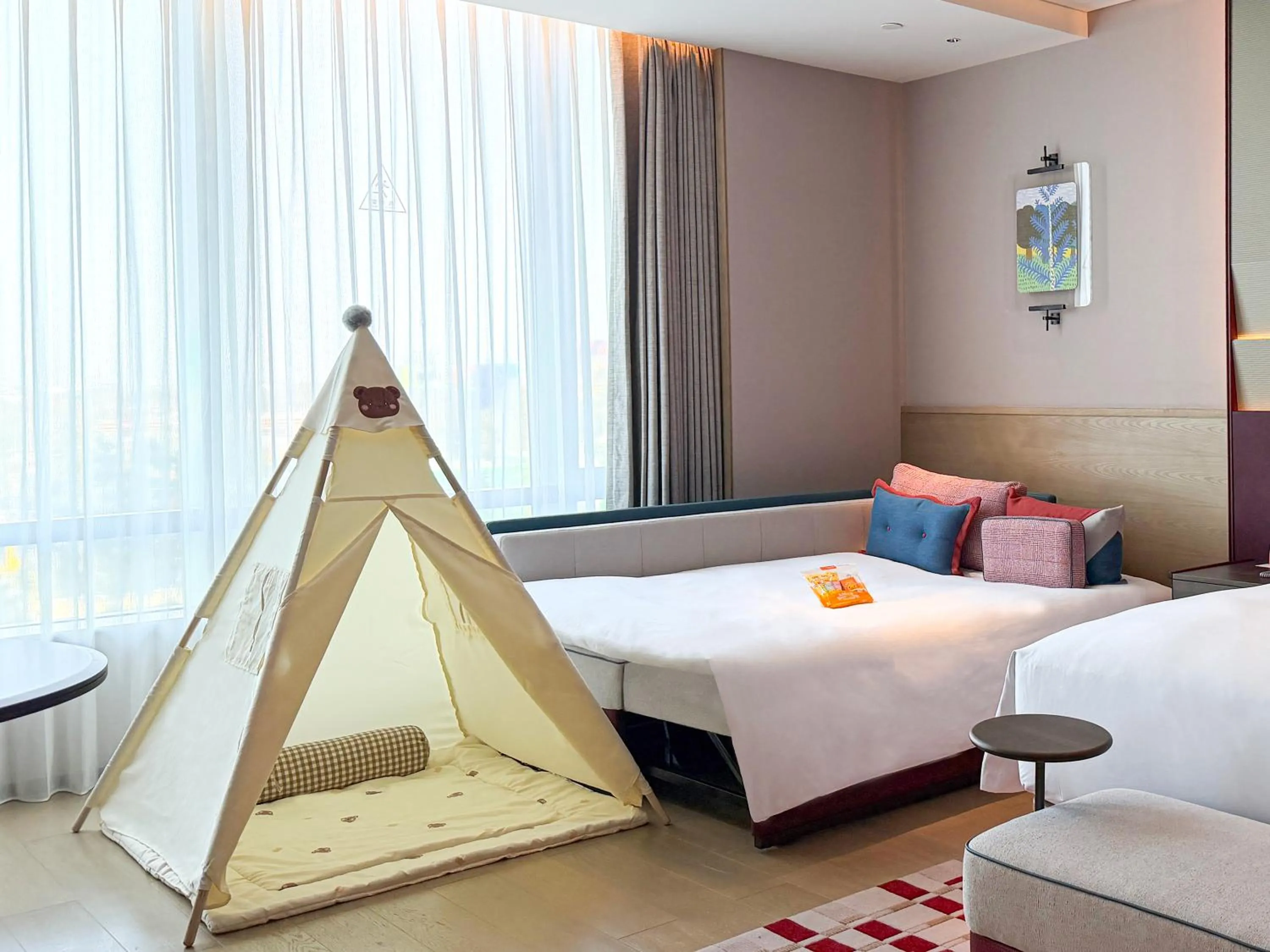 Bedroom, Bed in Canopy By Hilton Shanghai Belfry Plaza