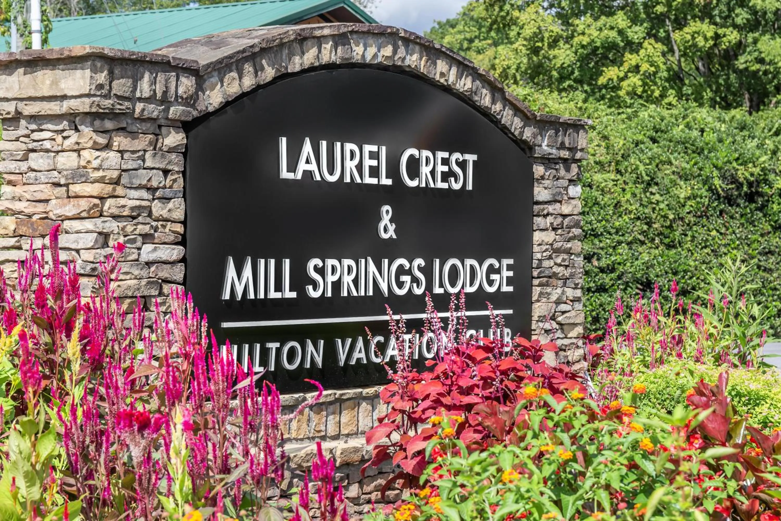 Property building in Hilton Vacation Club Laurel Crest Pigeon Forge