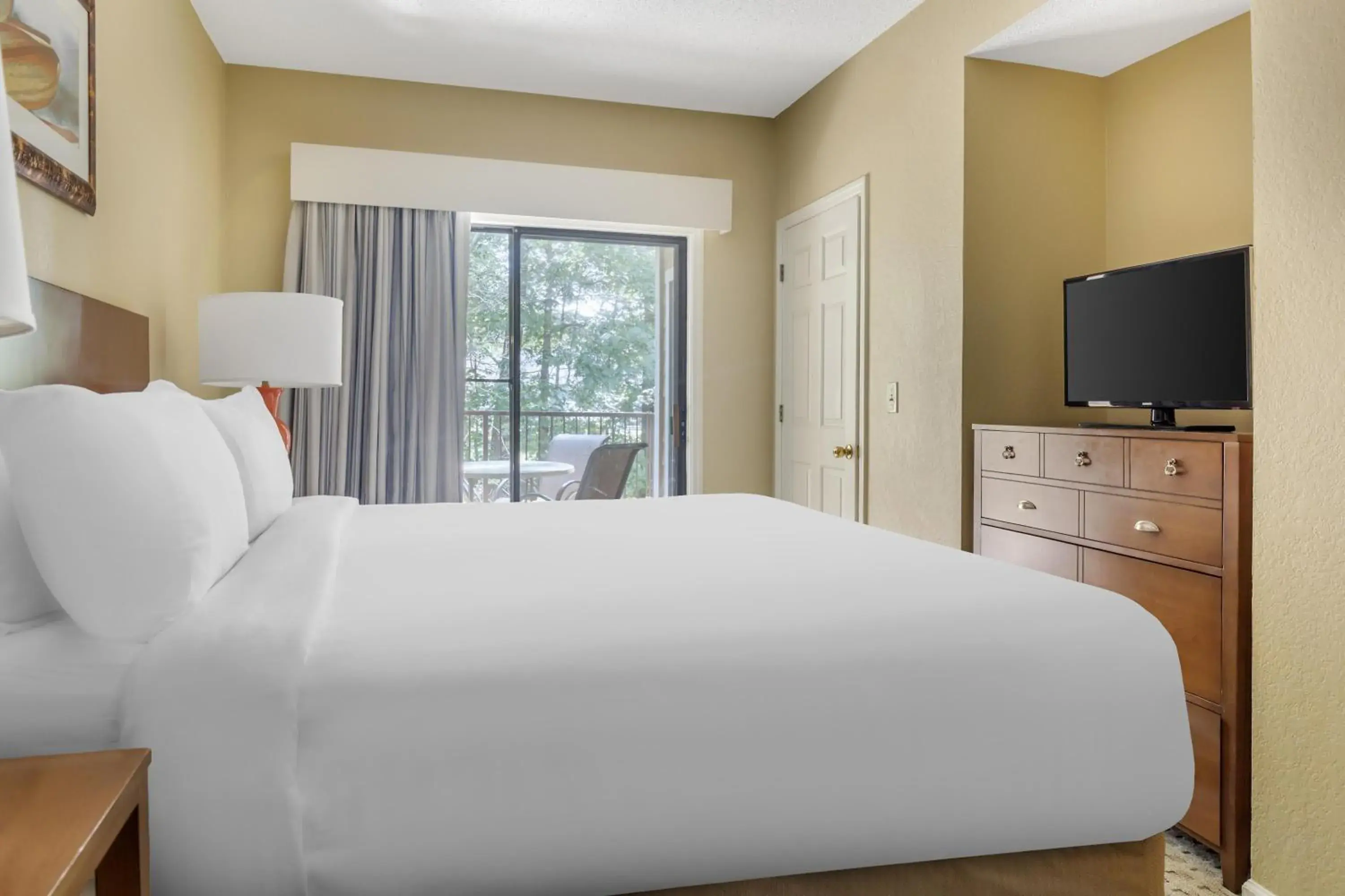 One-Bedroom Deluxe King Suite in Hilton Vacation Club Laurel Crest Pigeon Forge One-Bedroom Deluxe King Suite in Hilton Vacation Club Laurel Crest Pigeon Forge