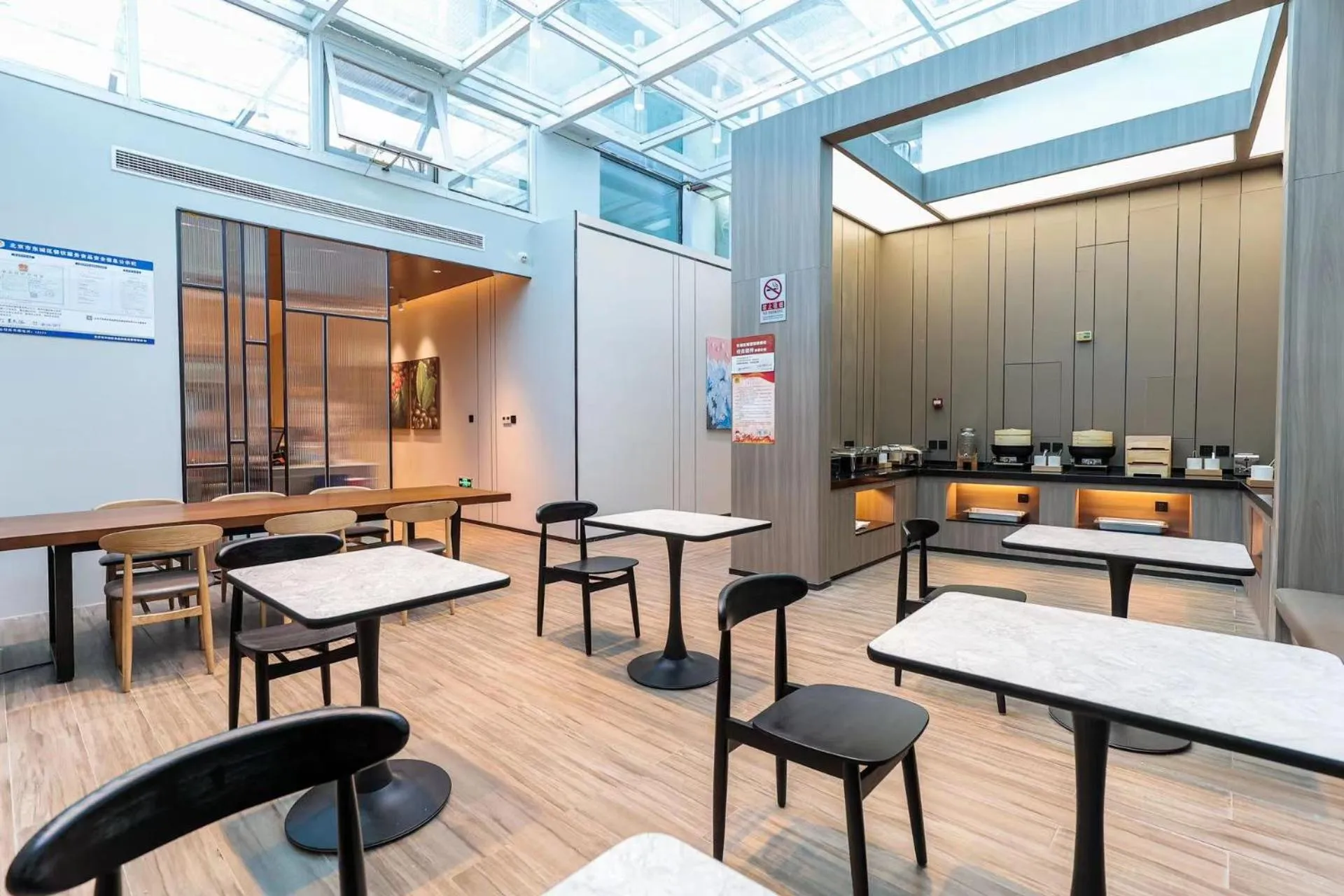 Restaurant/places to eat in Hanting Hotel Beijing Tongren Hospital Chongwenmen Subway Station