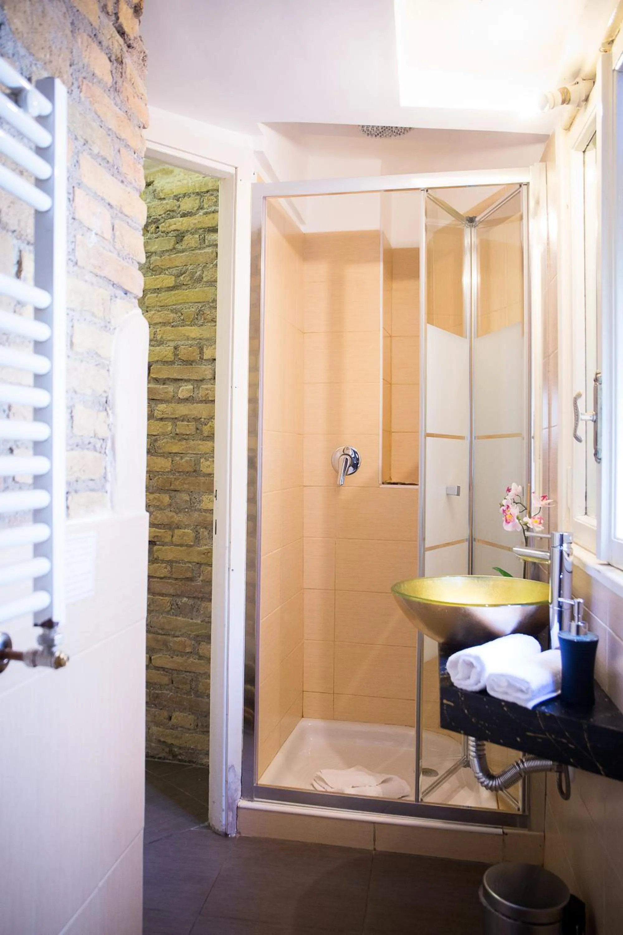 Shower in Nerva Accommodation Cavour