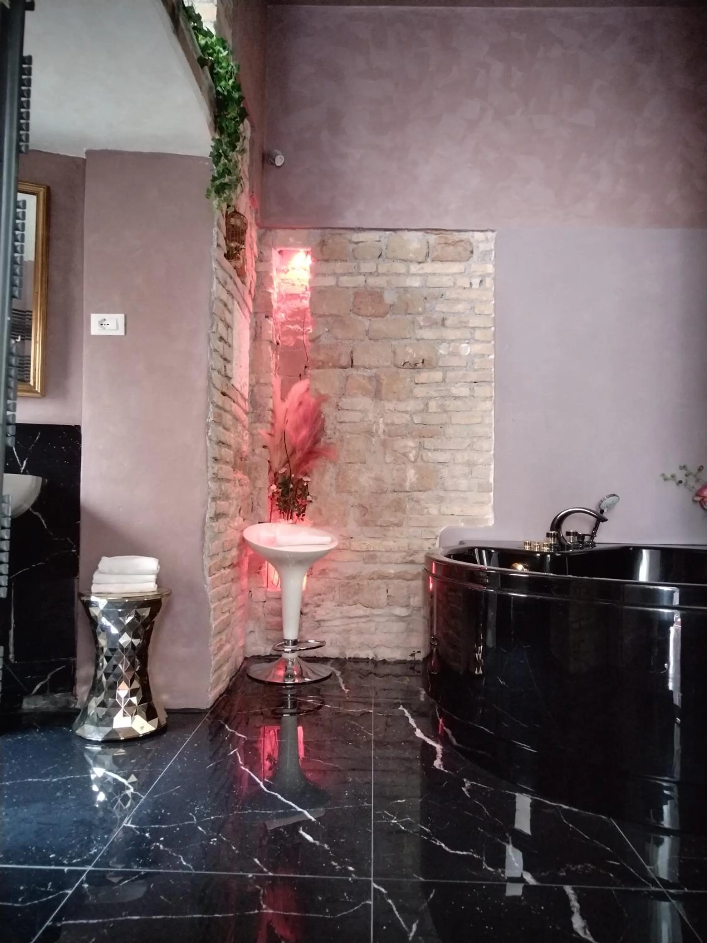 Hot Tub in Nerva Accommodation Cavour