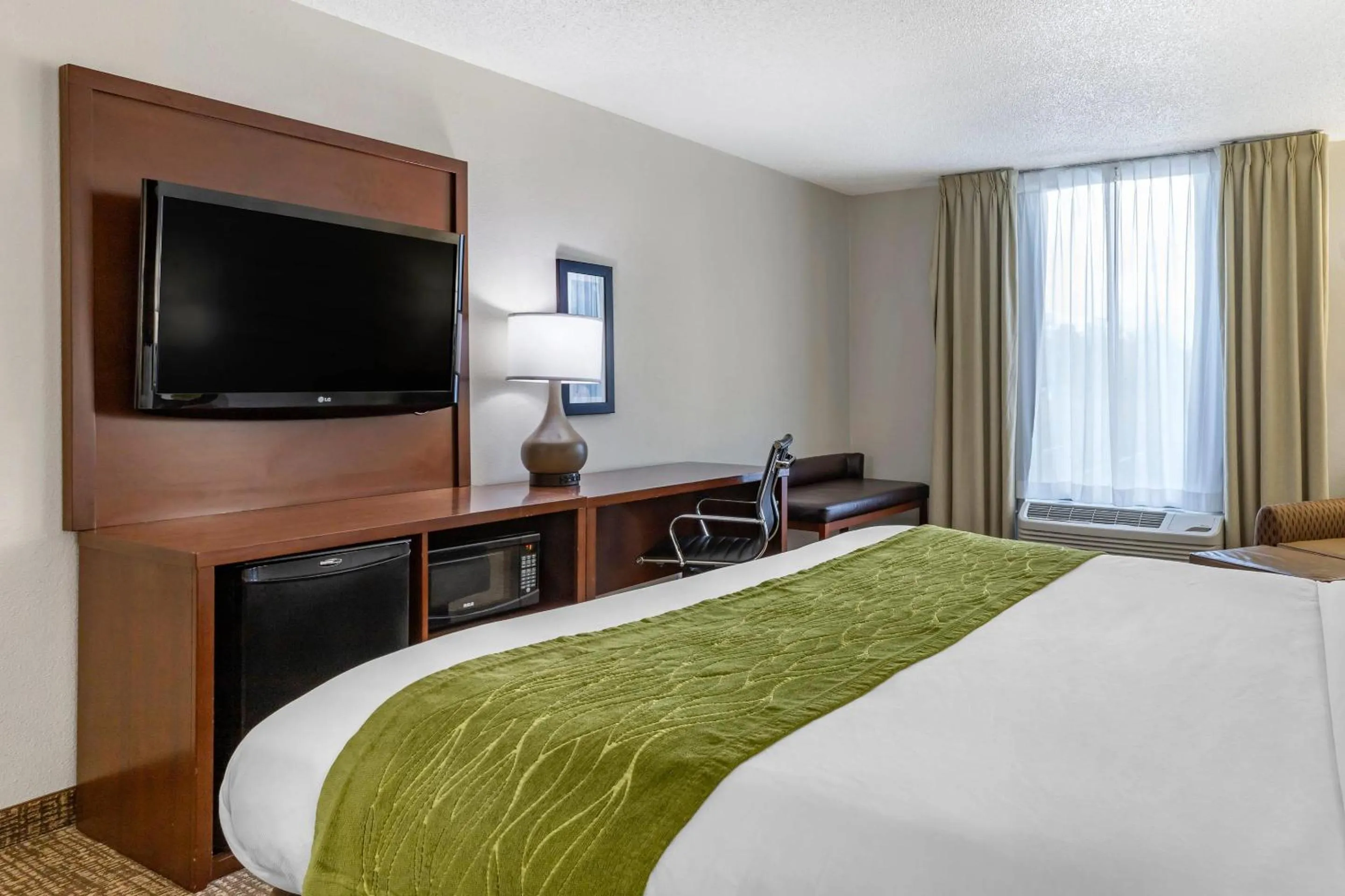 Bedroom, Bed in Comfort Inn Shelby