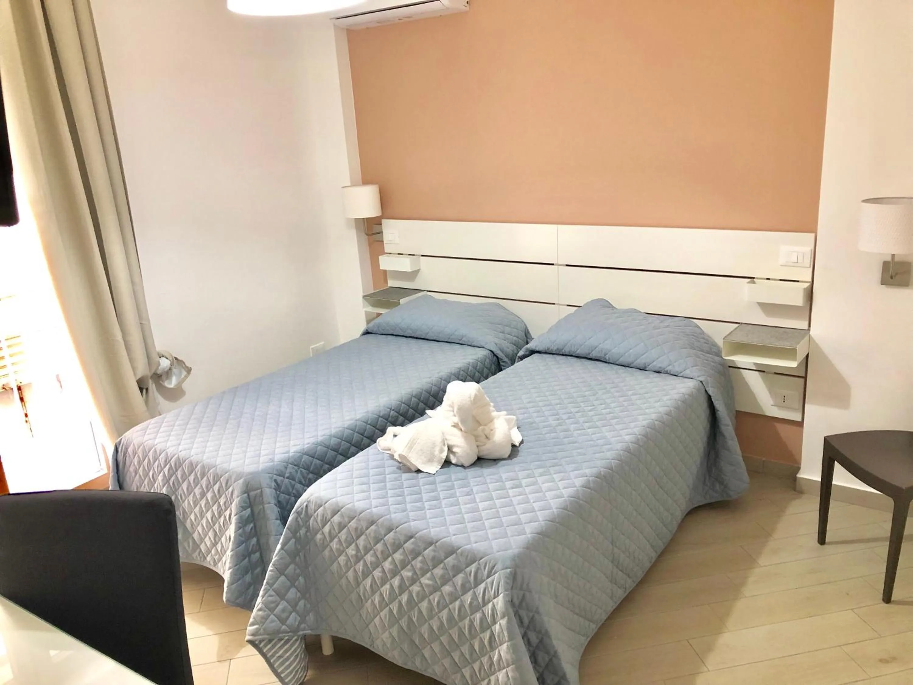 Bed in Belvedere Rent Rooms