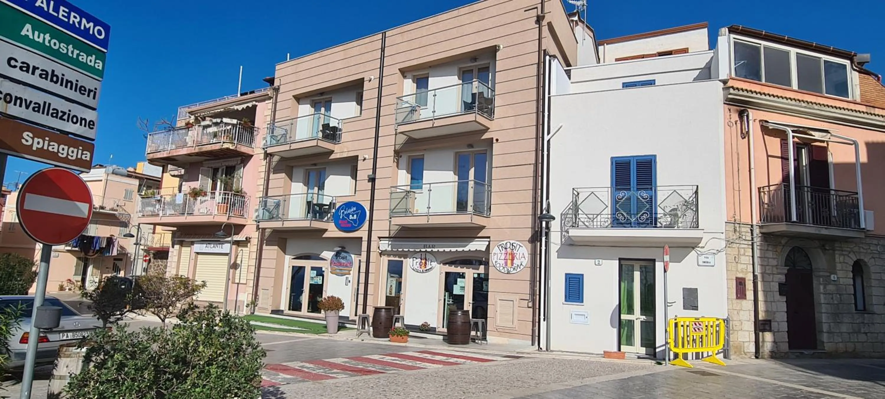 Property building in Belvedere Rent Rooms