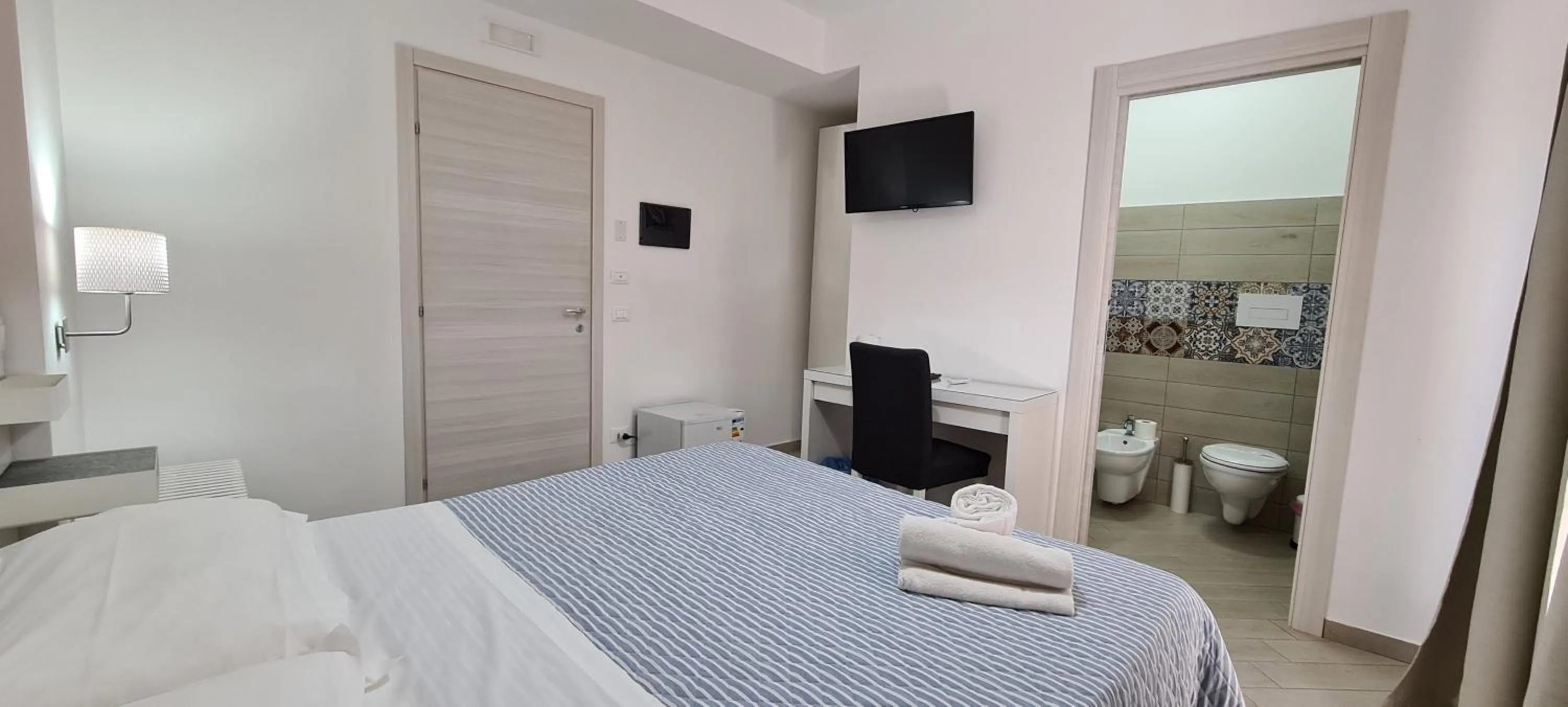 Bed in Belvedere Rent Rooms