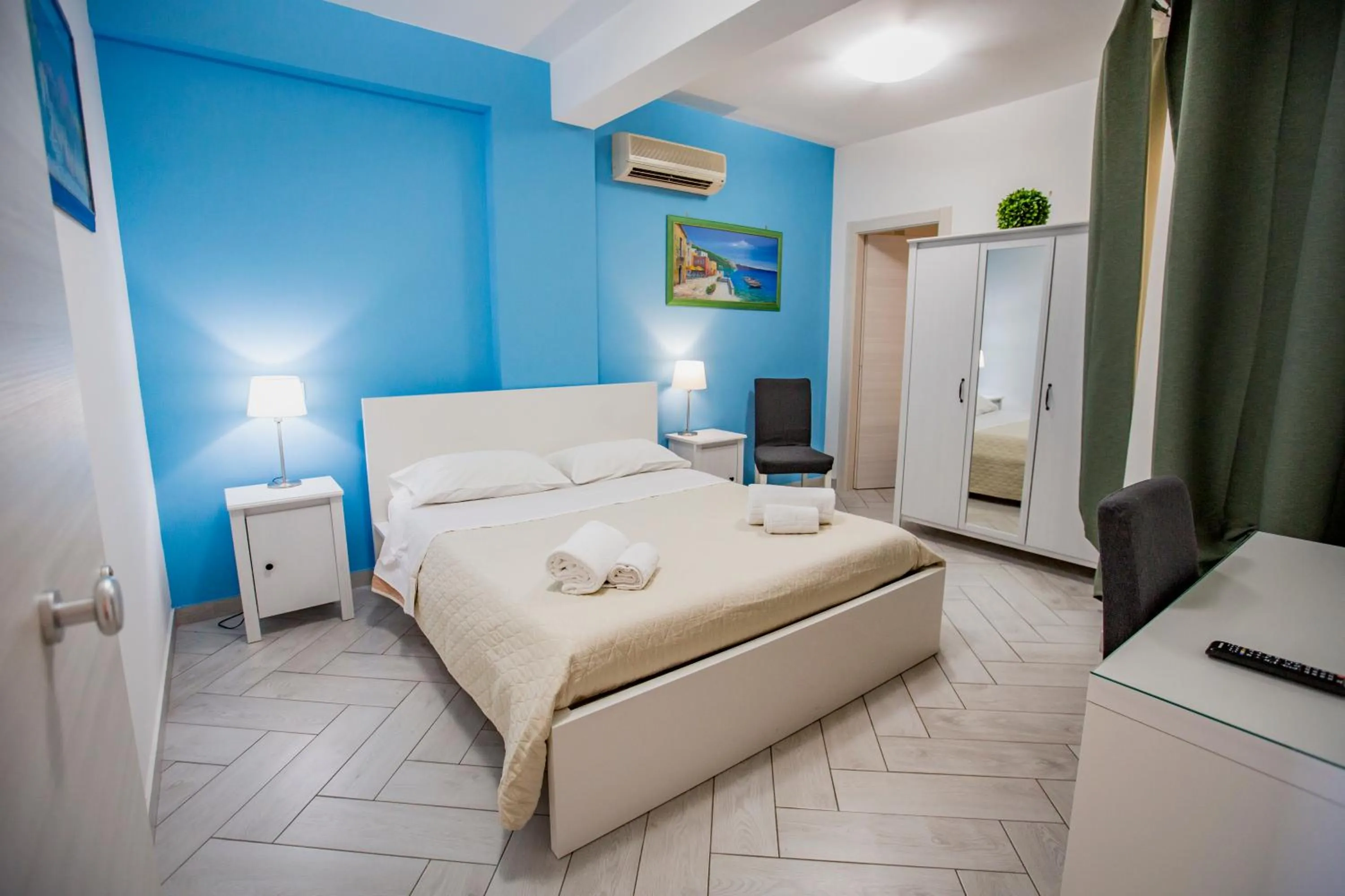 Bed in Belvedere Rent Rooms