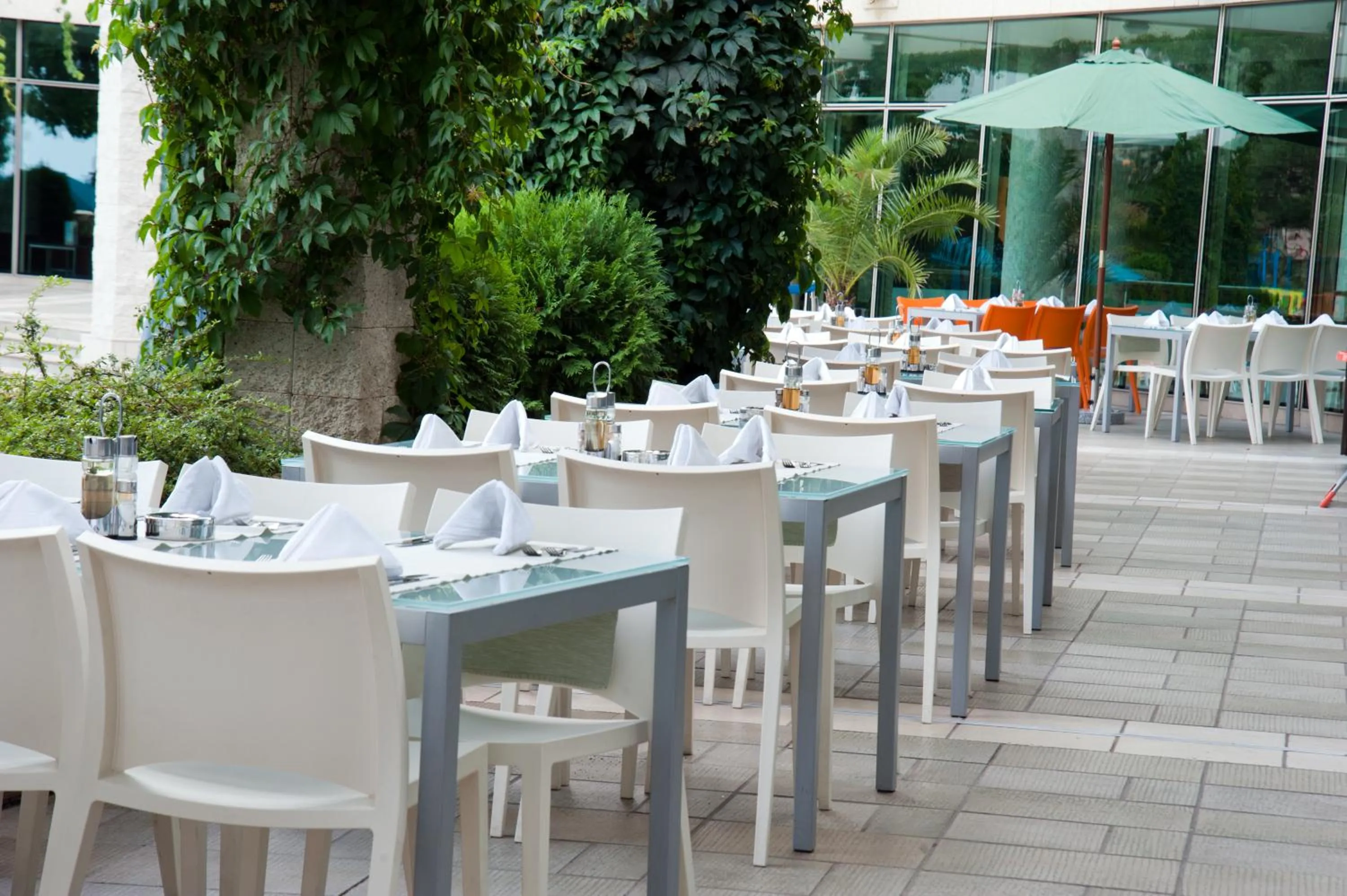 Restaurant/places to eat in Jeravi Club Hotel - All Inclusive