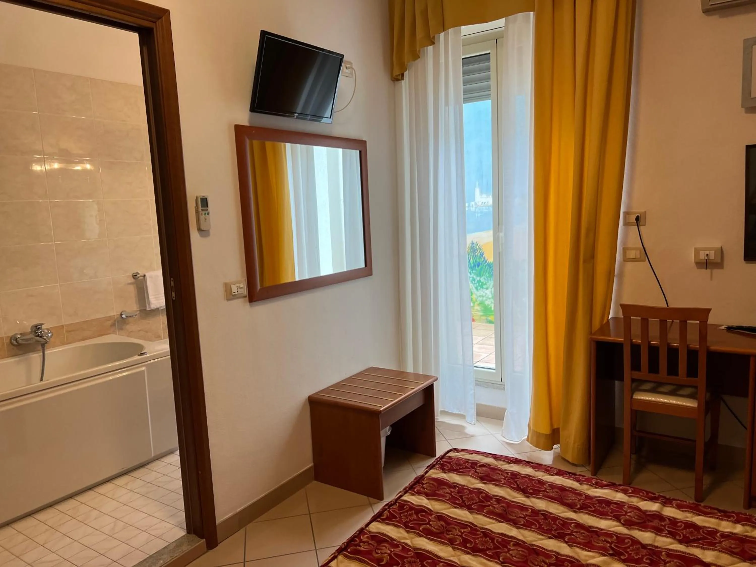 Bed in Hotel Bristol - Koolibry Hotels