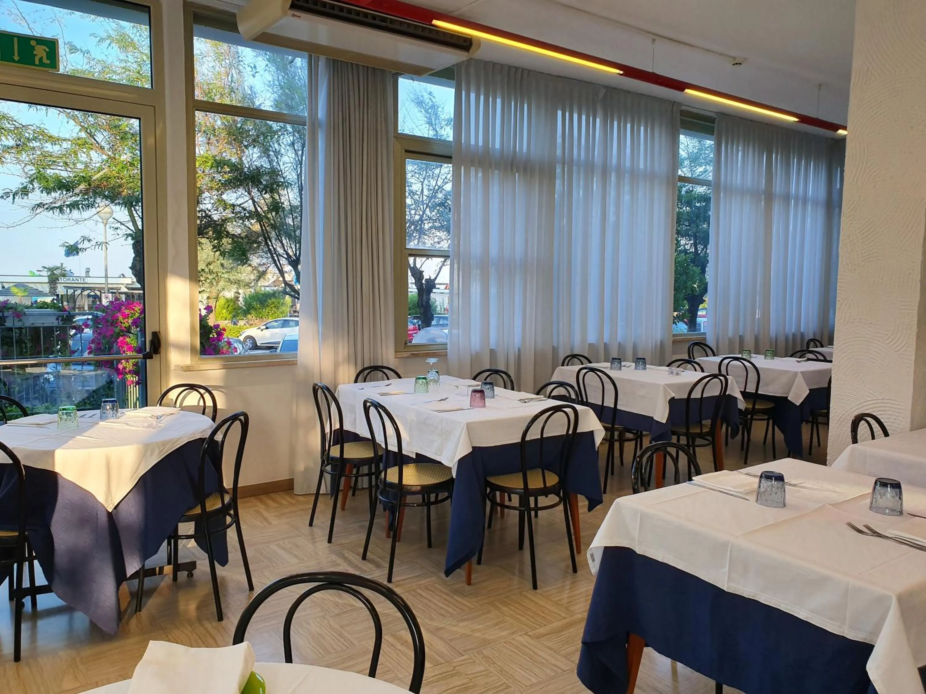 Restaurant/places to eat in Hotel Bristol - Koolibry Hotels