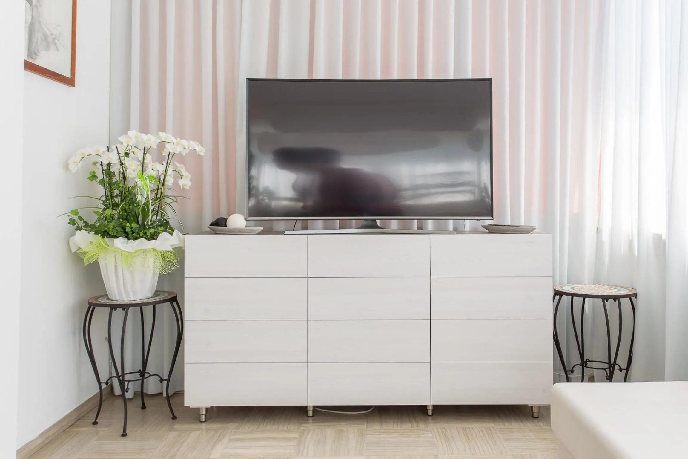 Communal lounge/ TV room in Hotel Bristol - Koolibry Hotels