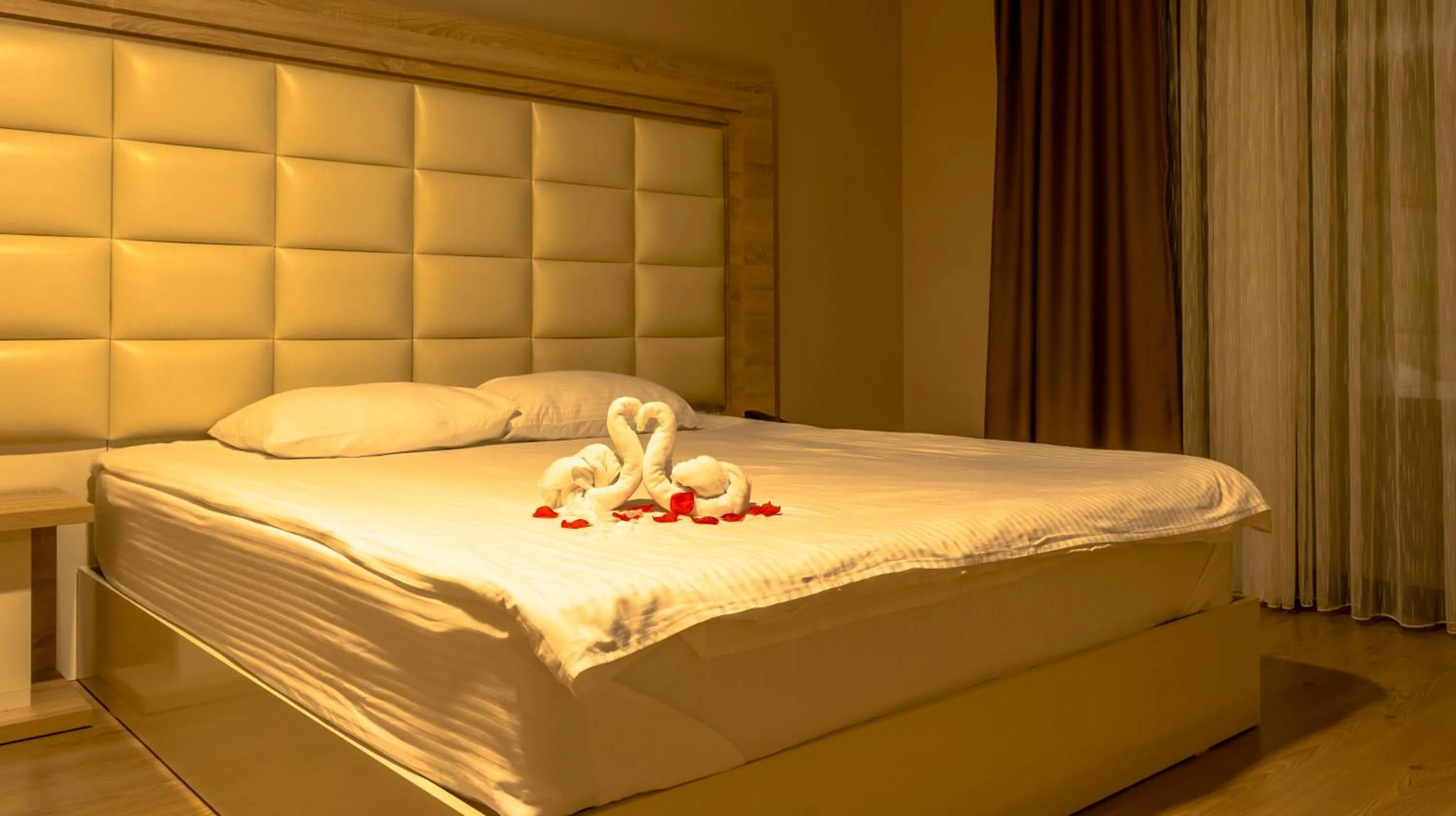 Bedroom, Bed in Mirage Hotel - Struga