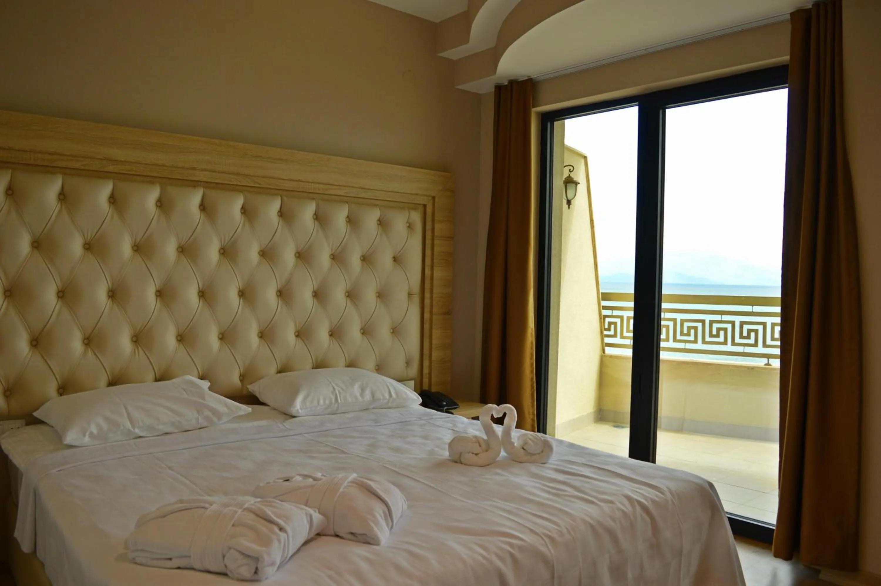 Bed in Mirage Hotel - Struga