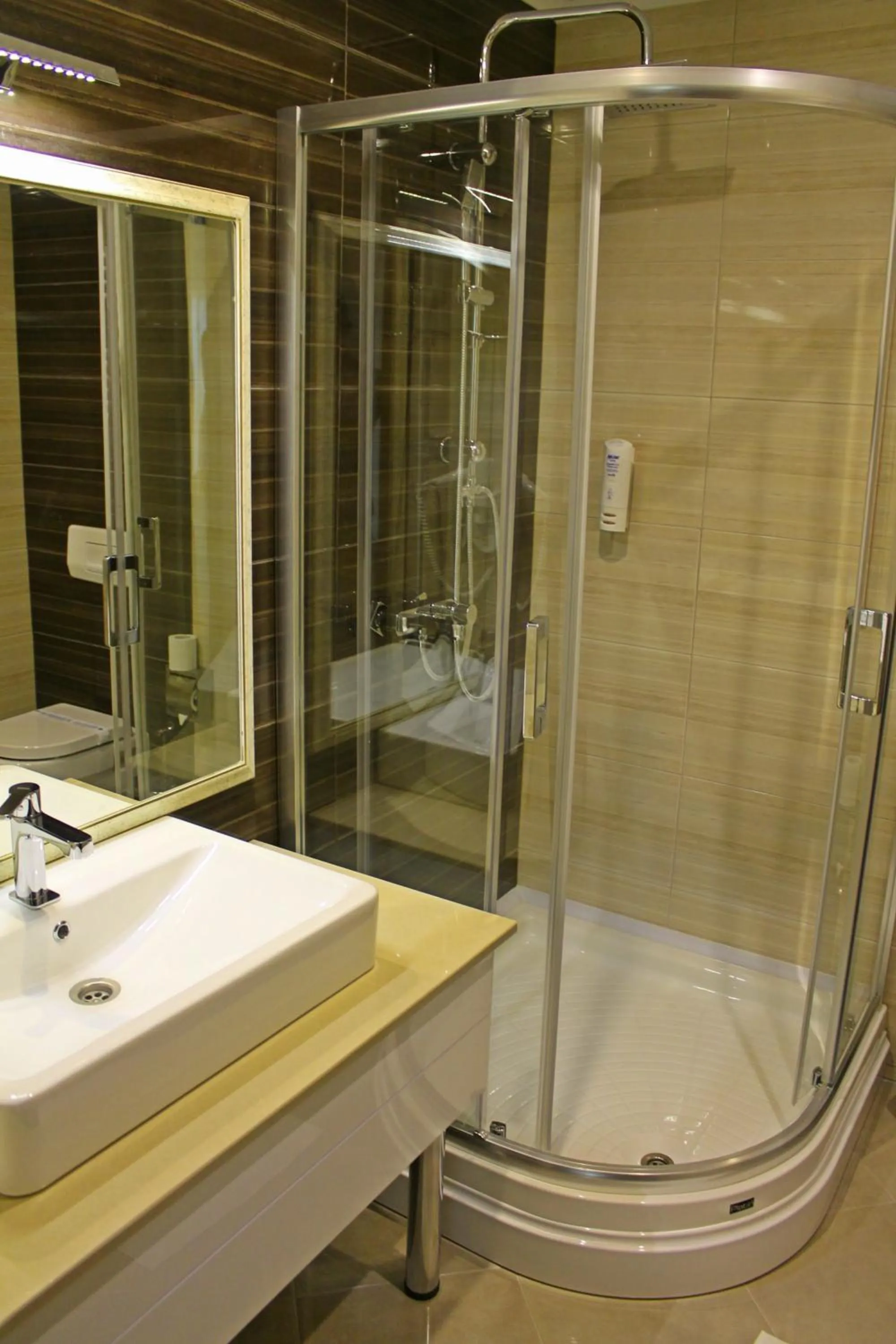 Shower in Mirage Hotel - Struga