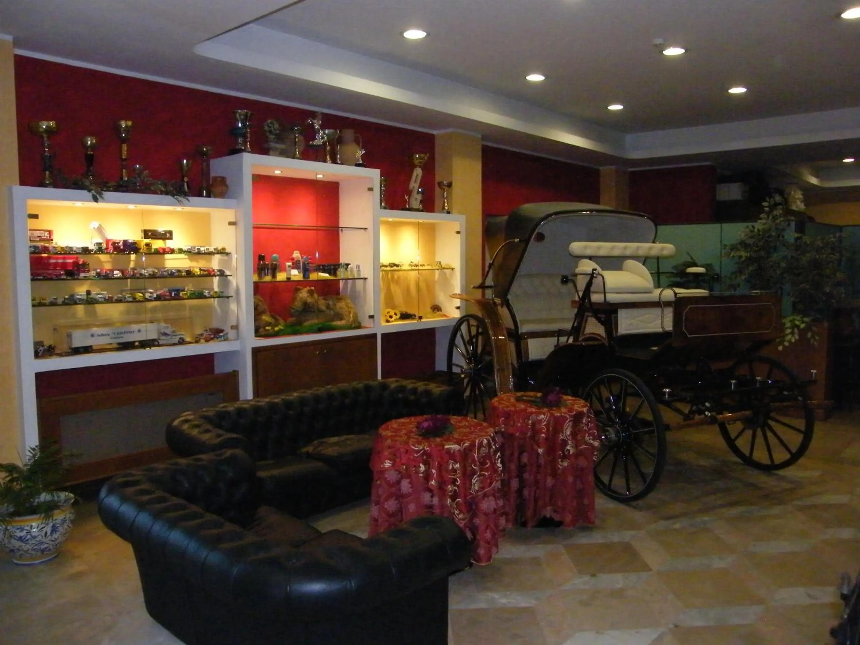 Communal lounge/ TV room in Hotel Residence Memmina