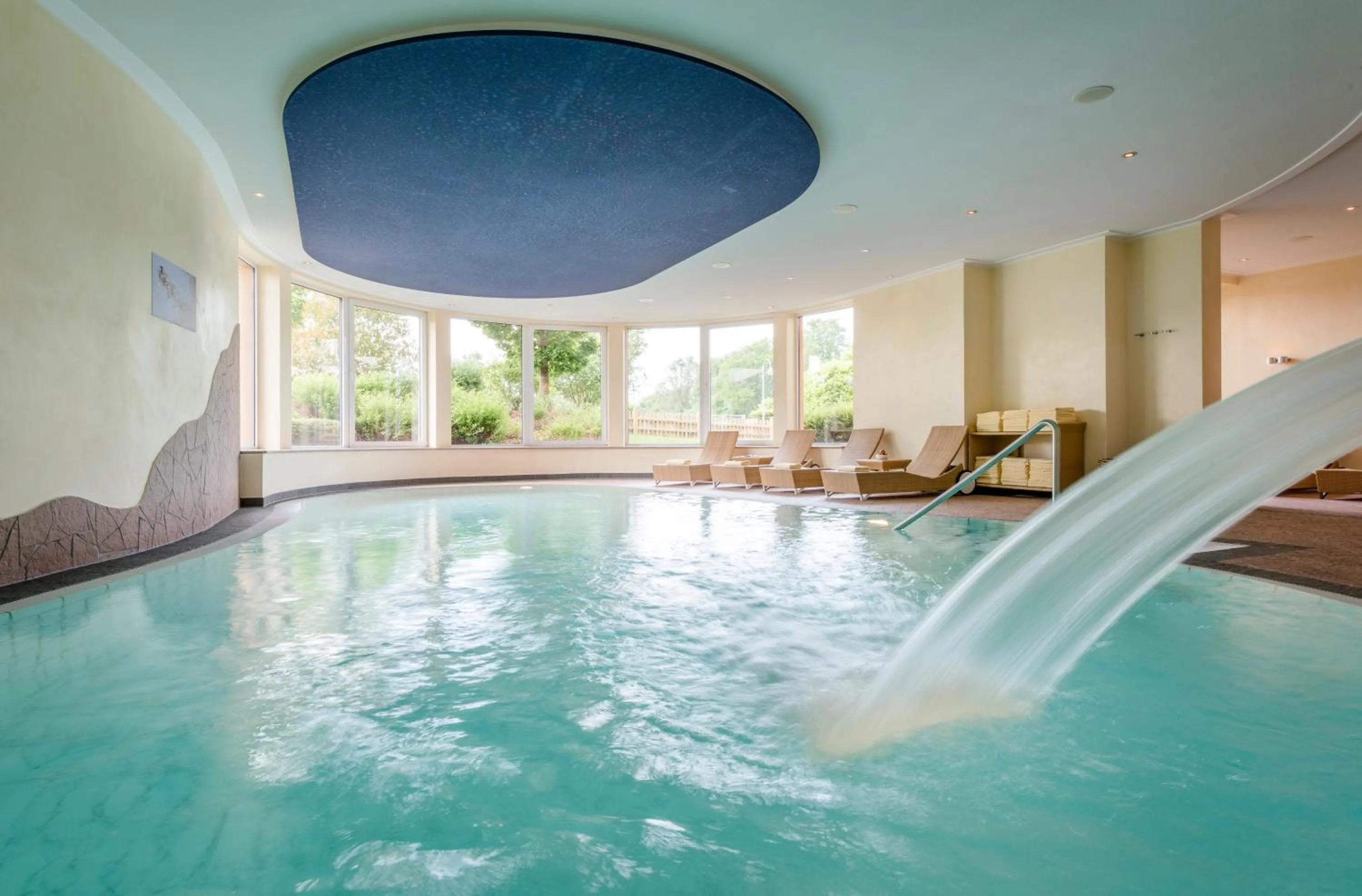 Swimming pool in Landhotel Heimathenhof