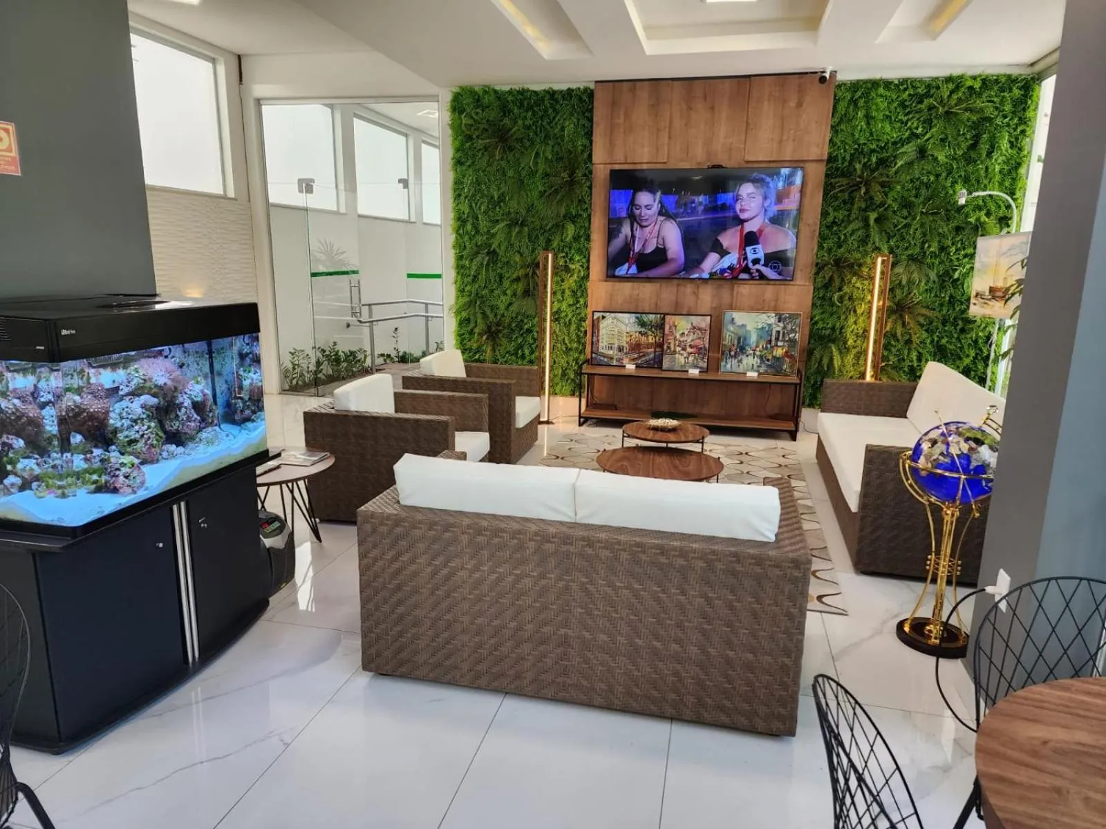 Communal lounge/ TV room in Hotel Appel