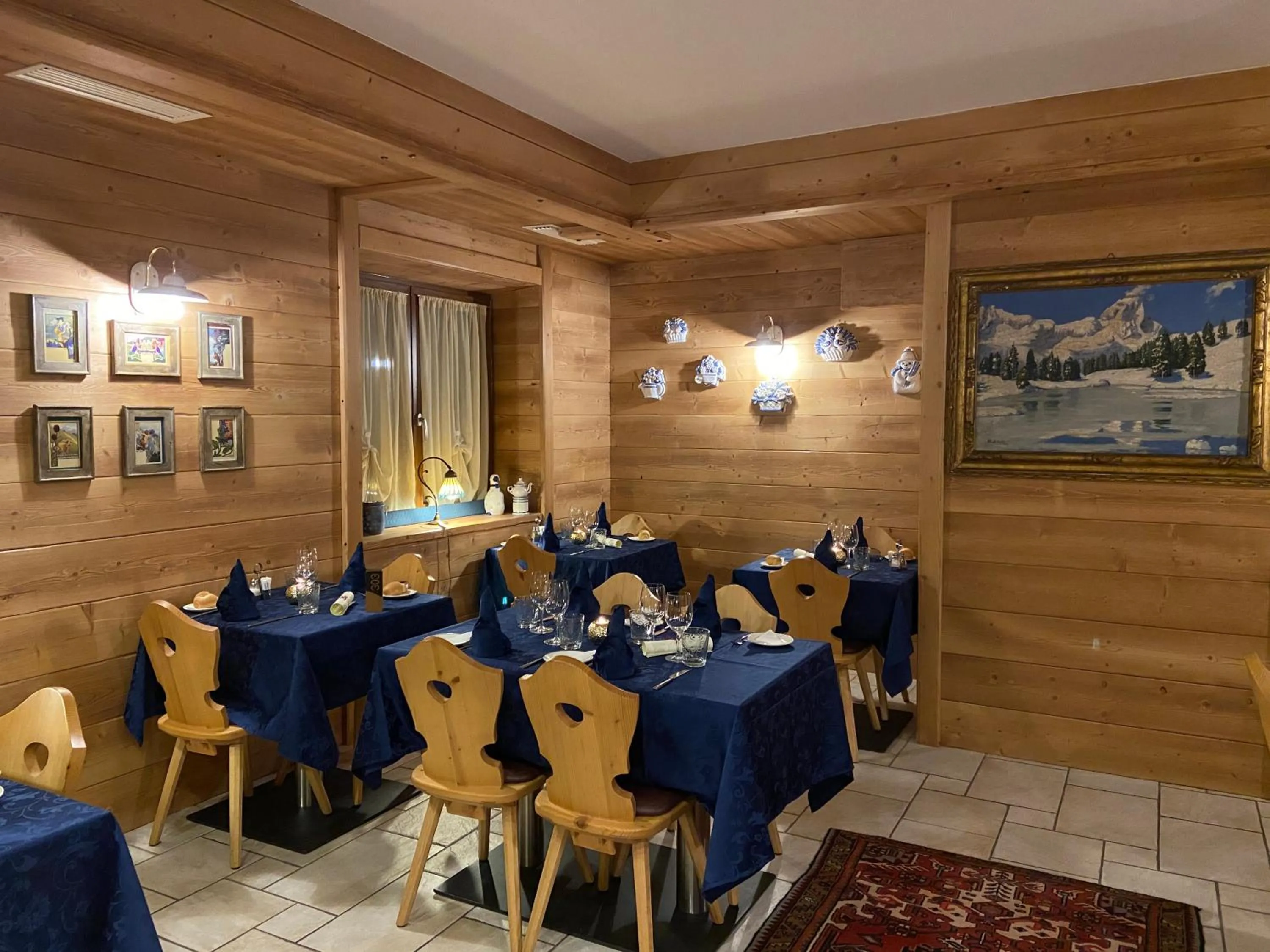 Restaurant/places to eat in Hotel Ariston ***S