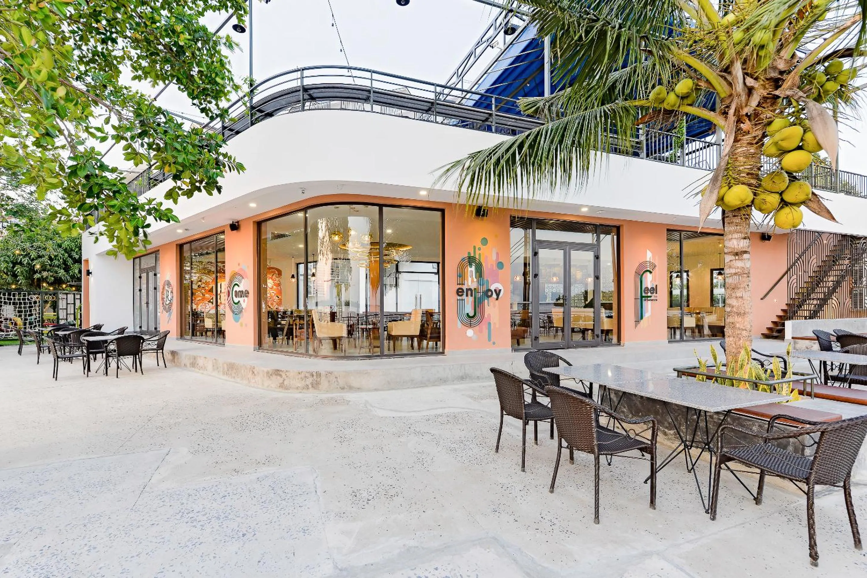 Restaurant/places to eat in Ben Tre Riverside Resort