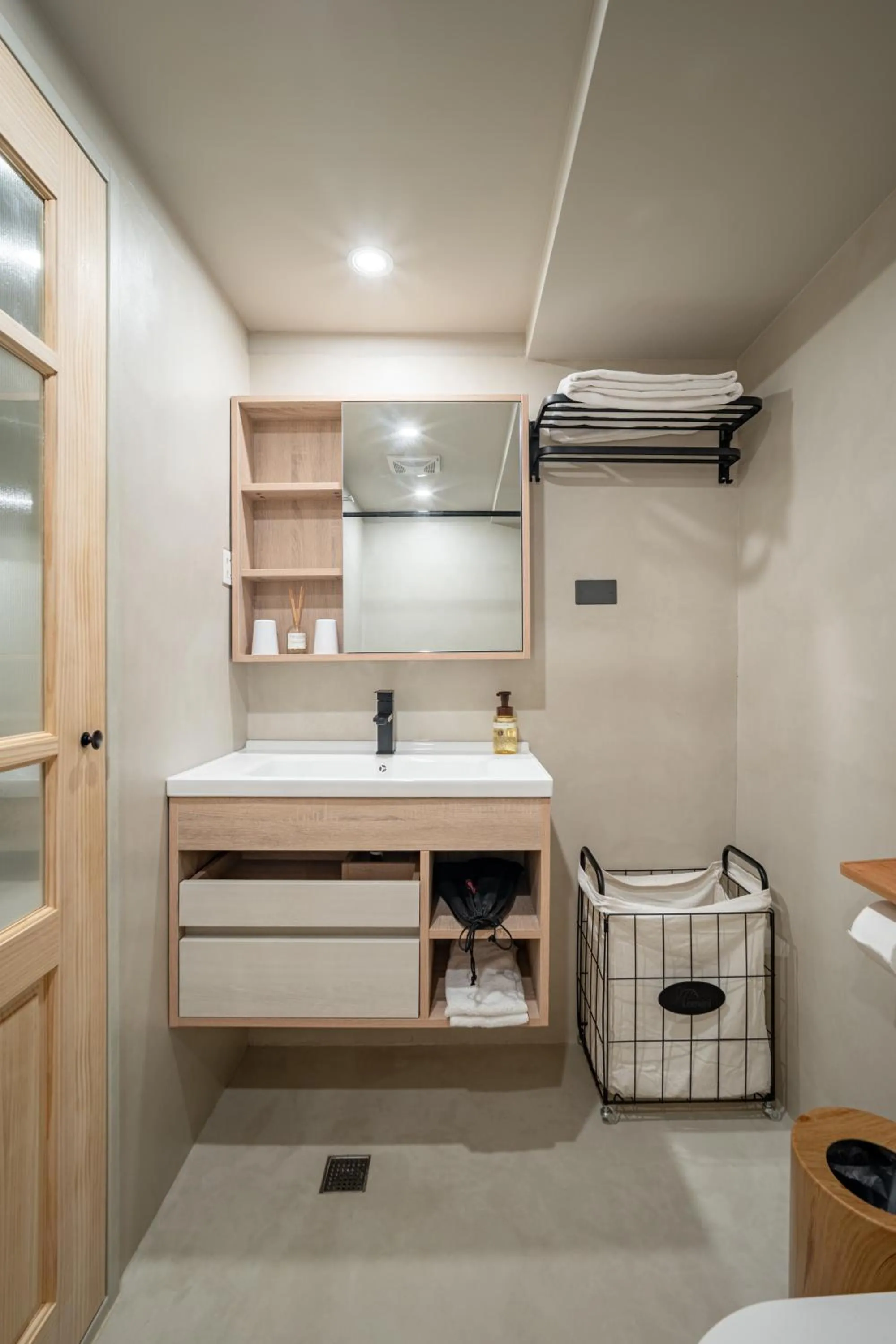 Bathroom, Bed in 慶爾喜旅館長沙館Cheers Loft Self Check-in Hotel