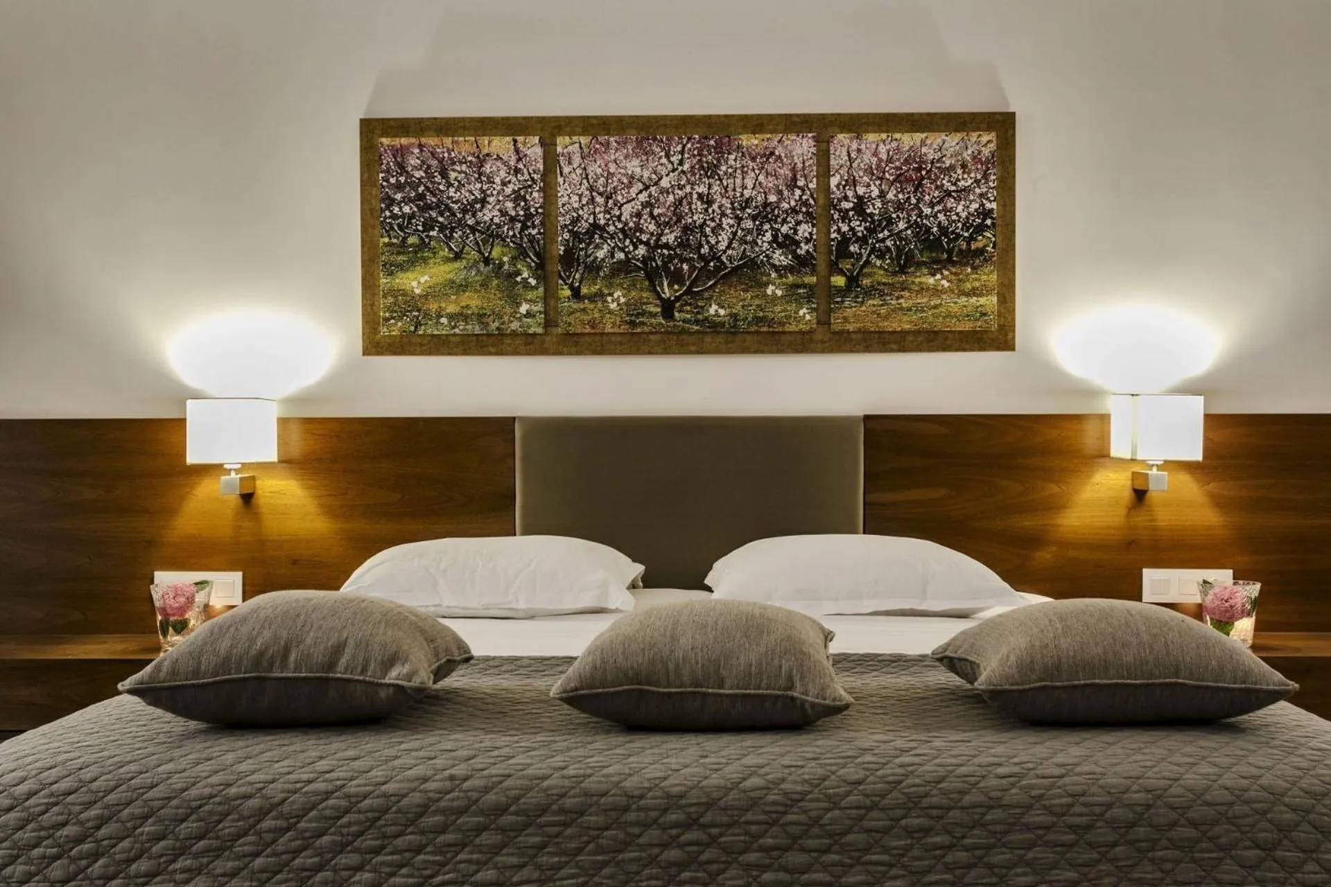 Living room, Bed in 12 Months Resort & Spa