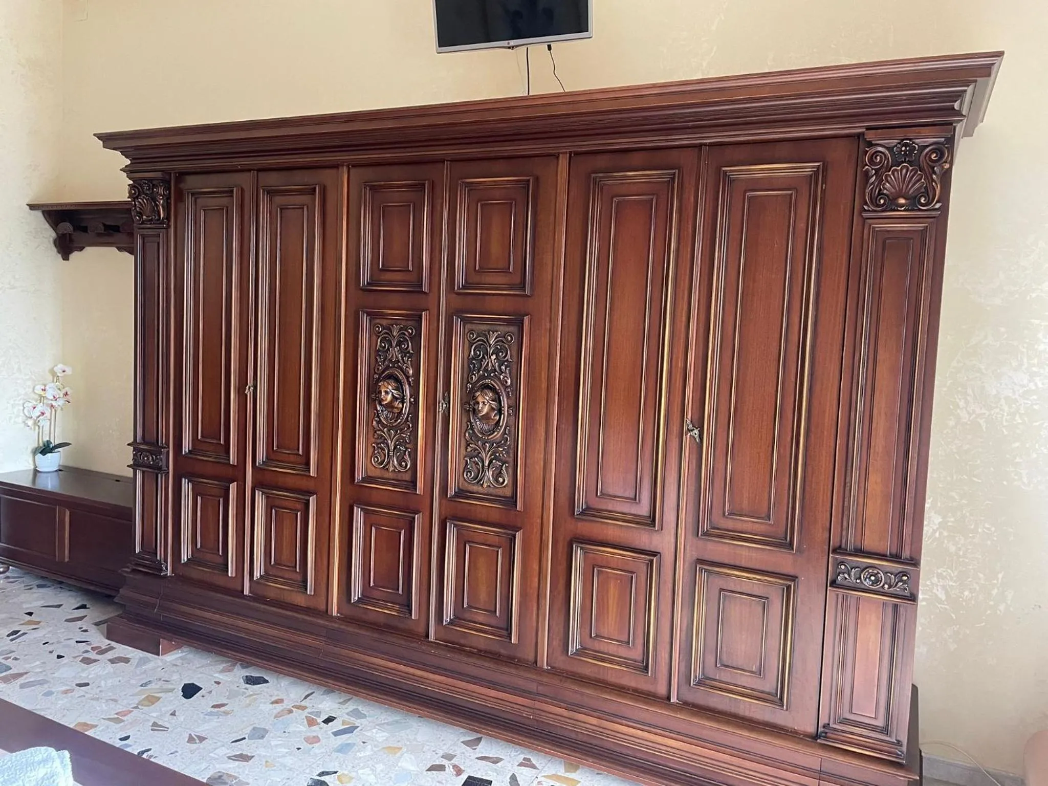 wardrobe in Hotel Bed & Breakfast Minu'