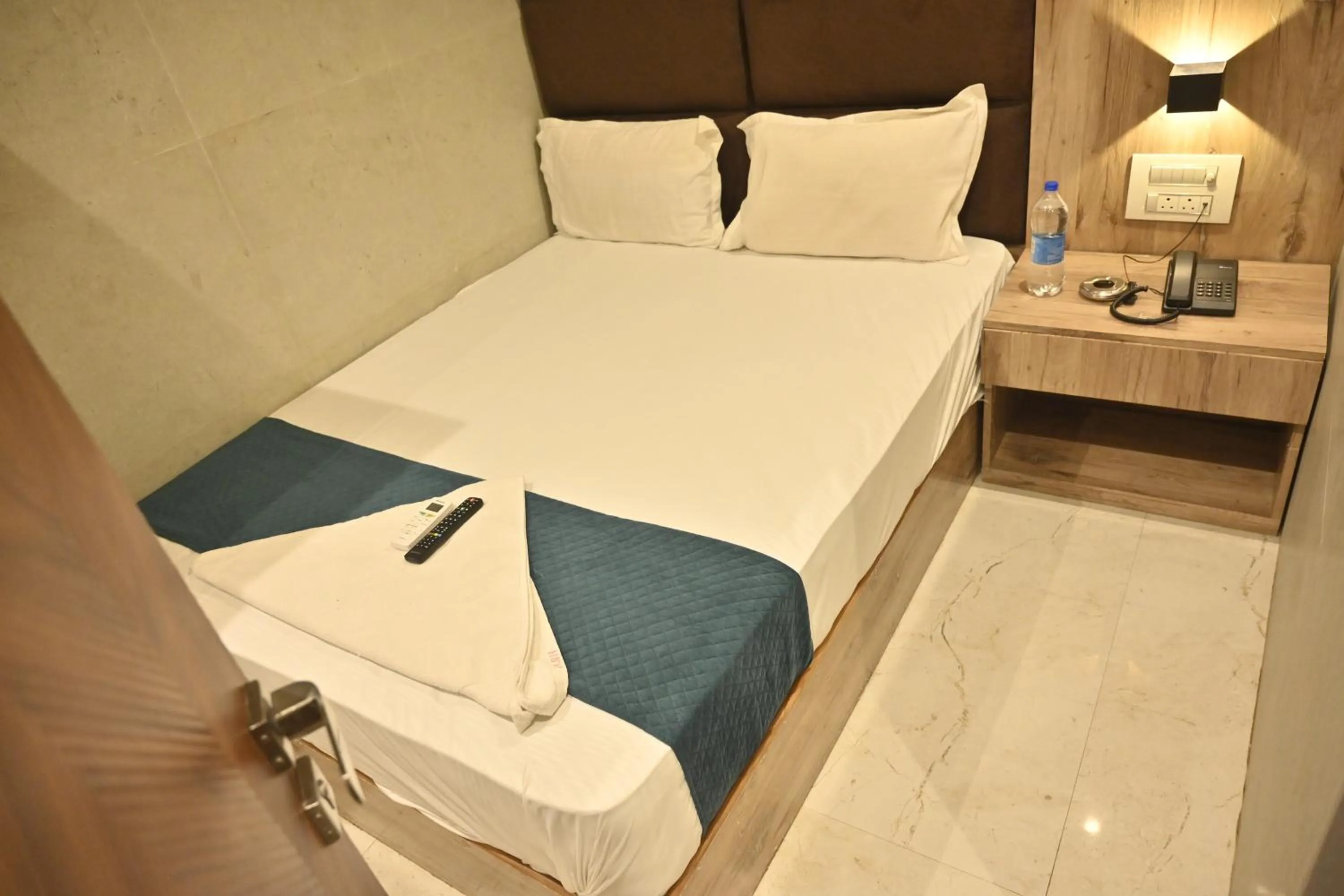 Bed in Hotel Royal BKC