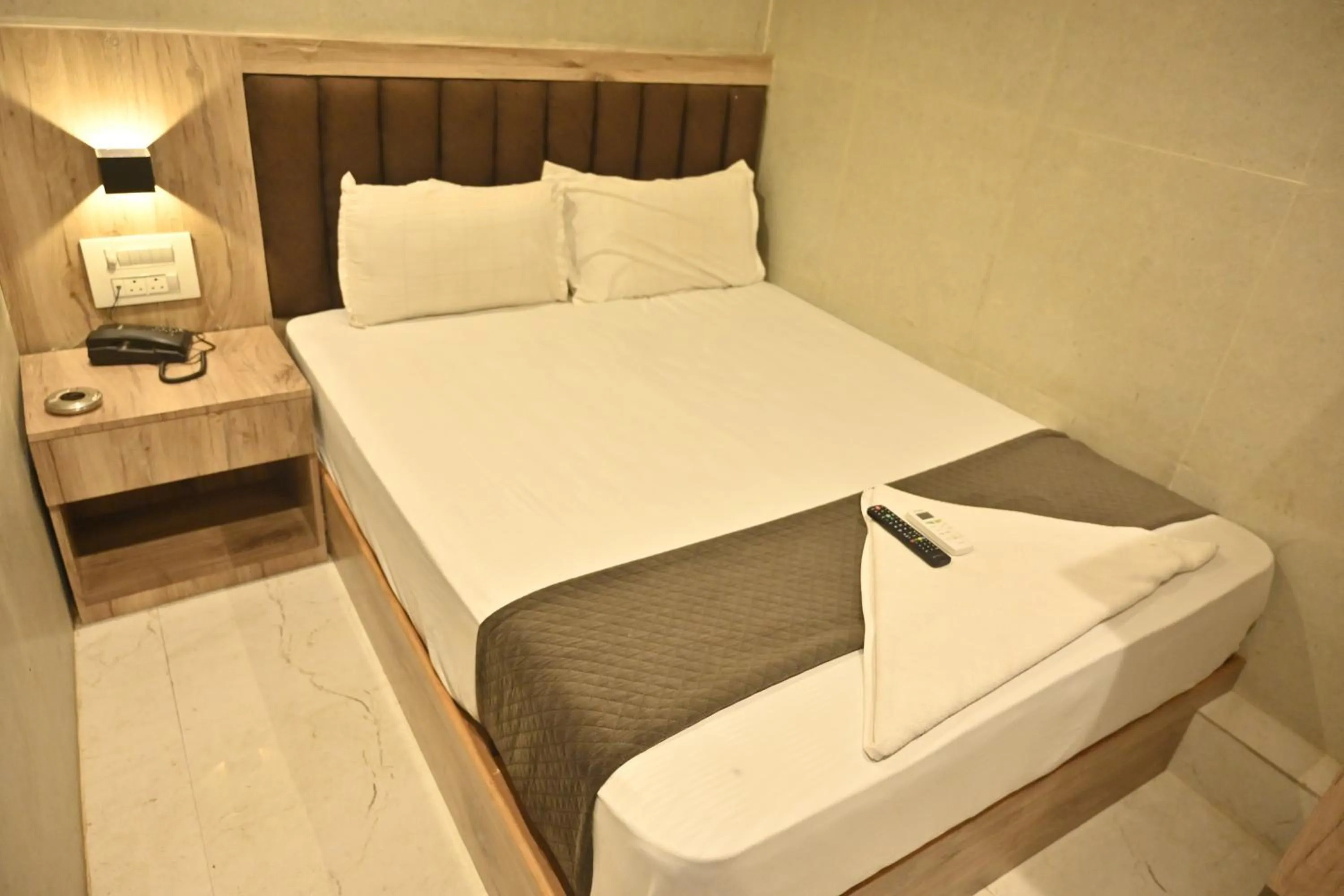 Bed in Hotel Royal BKC