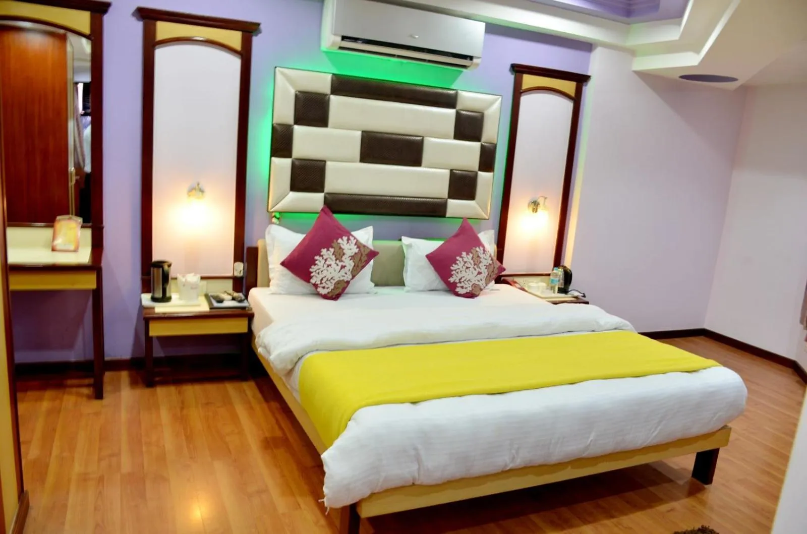 Bed in Hotel Heeralal
